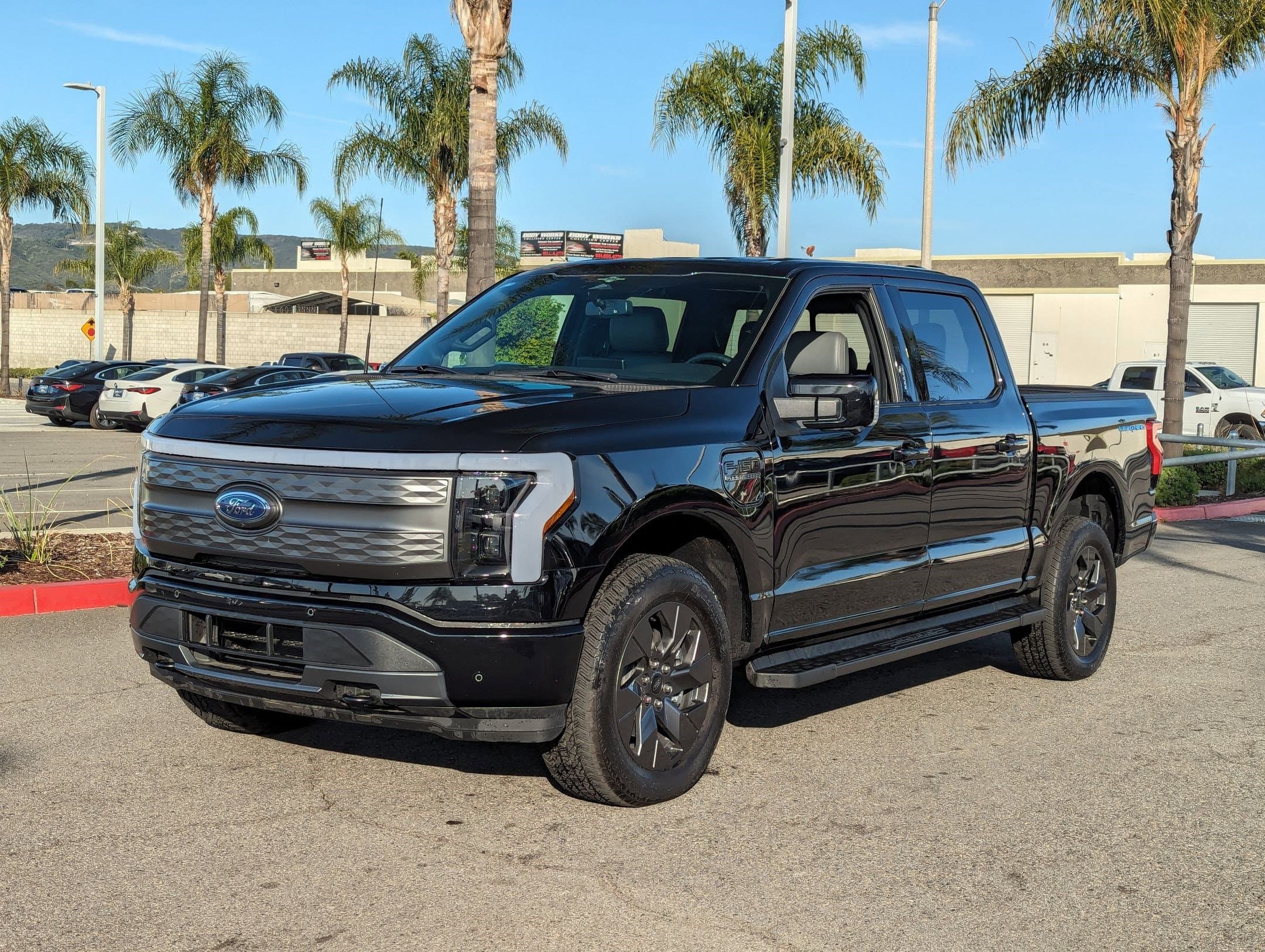 Vehicle photo 3