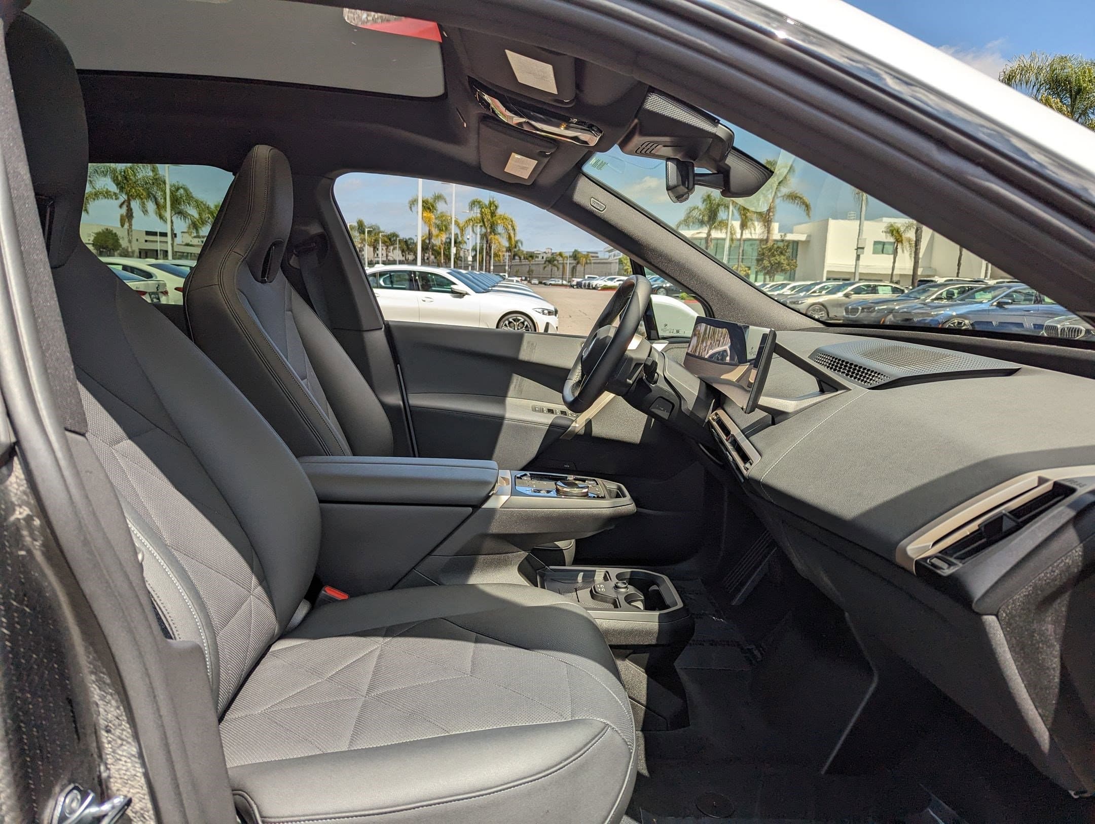 Vehicle photo 32