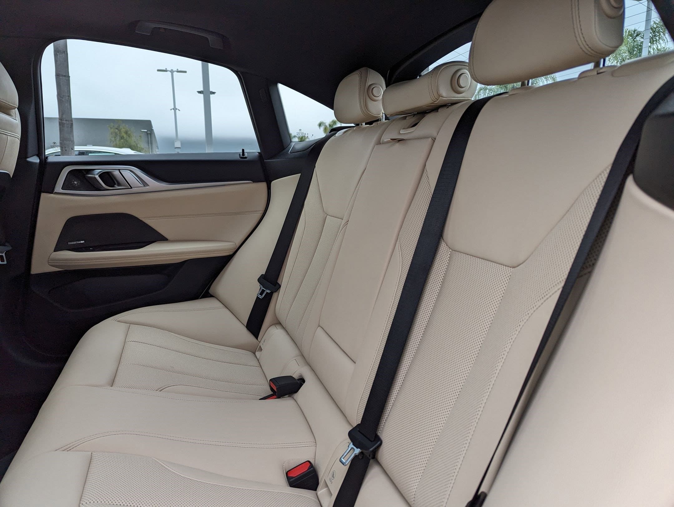 Vehicle photo 30
