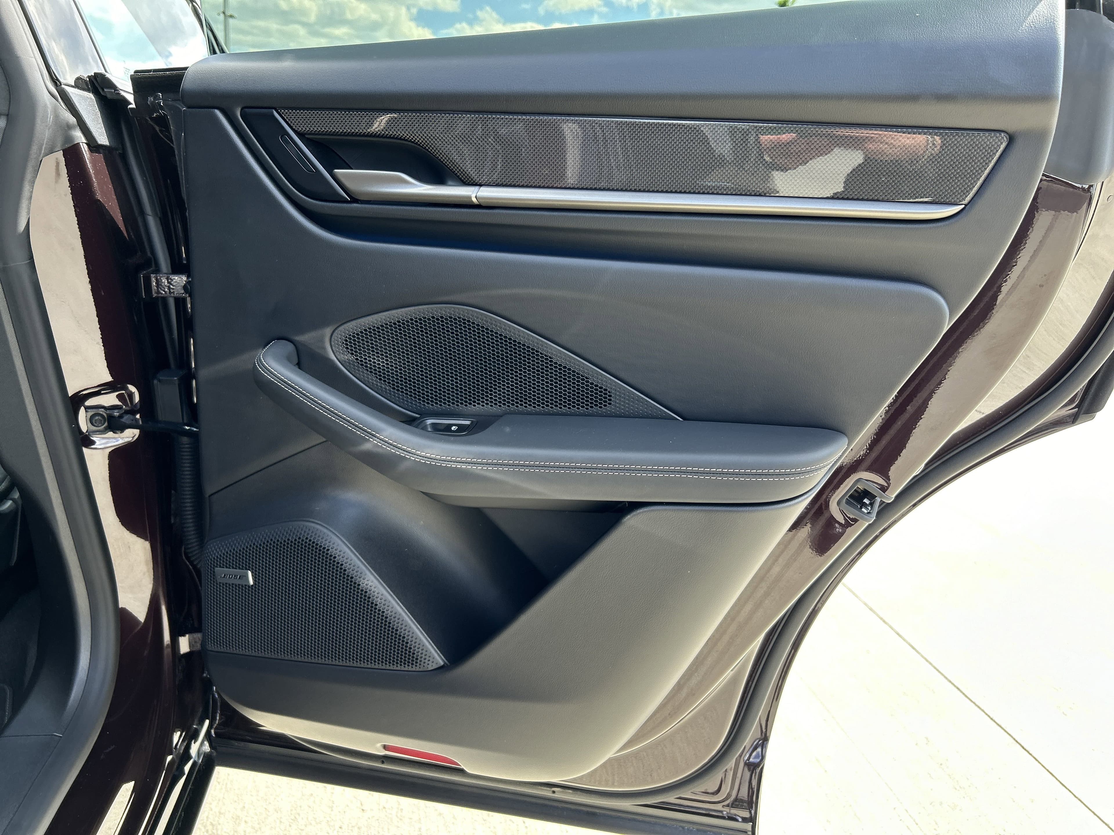 Vehicle photo 30