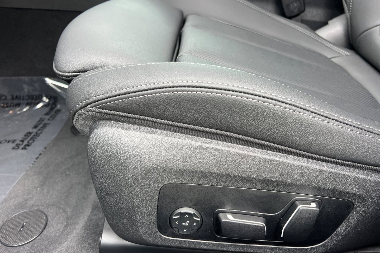 Vehicle photo 12