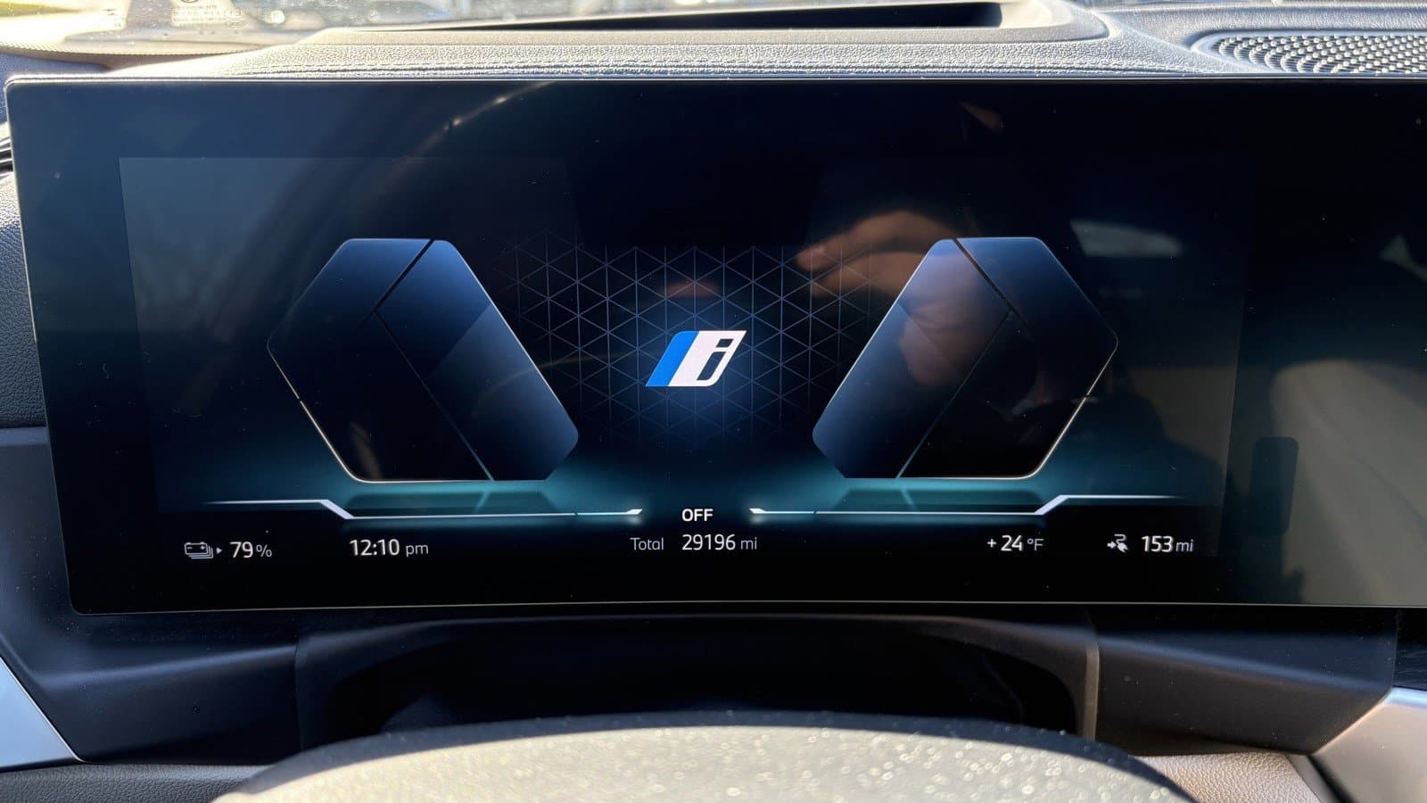 Vehicle photo 18