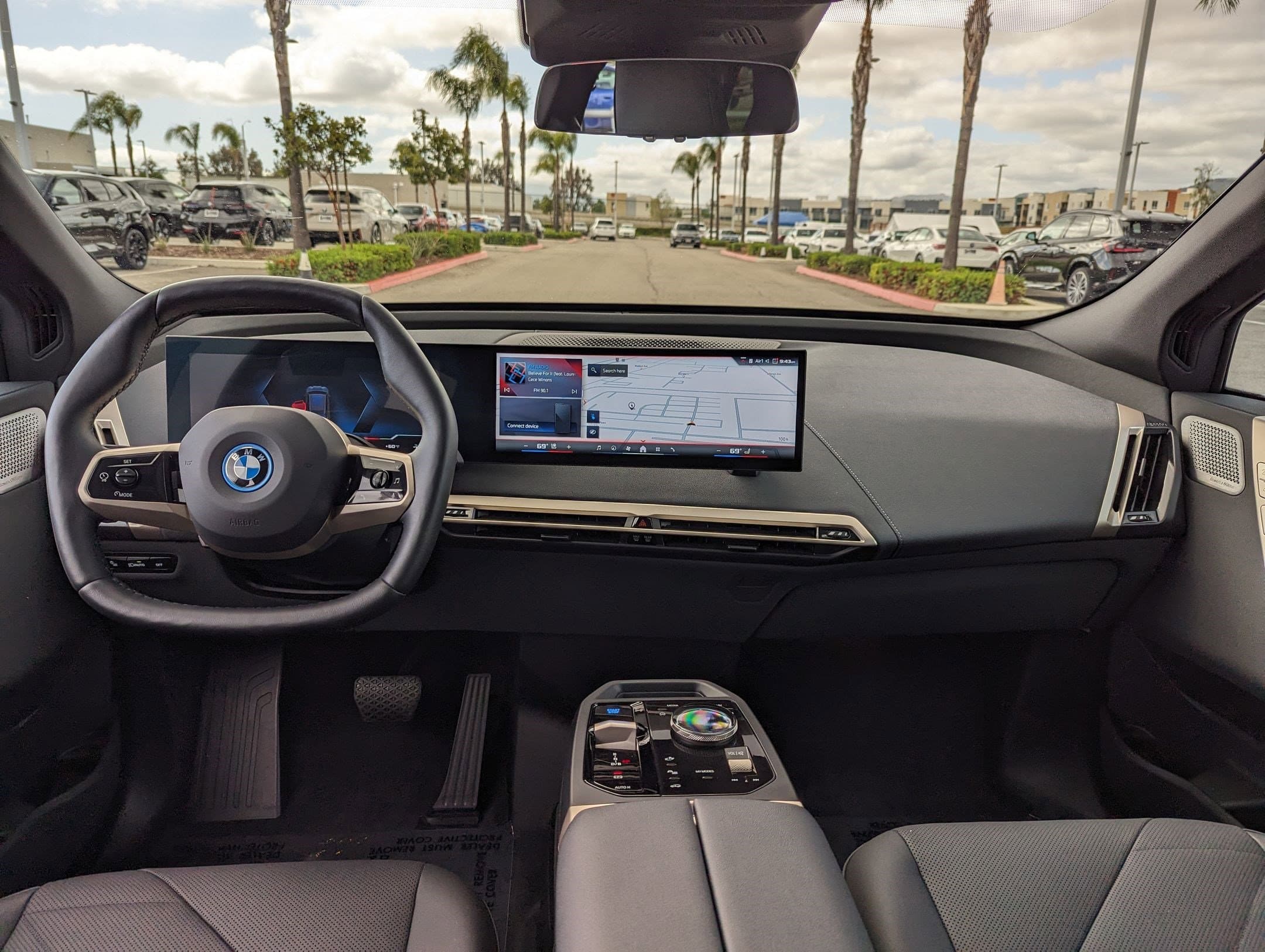 Vehicle photo 28