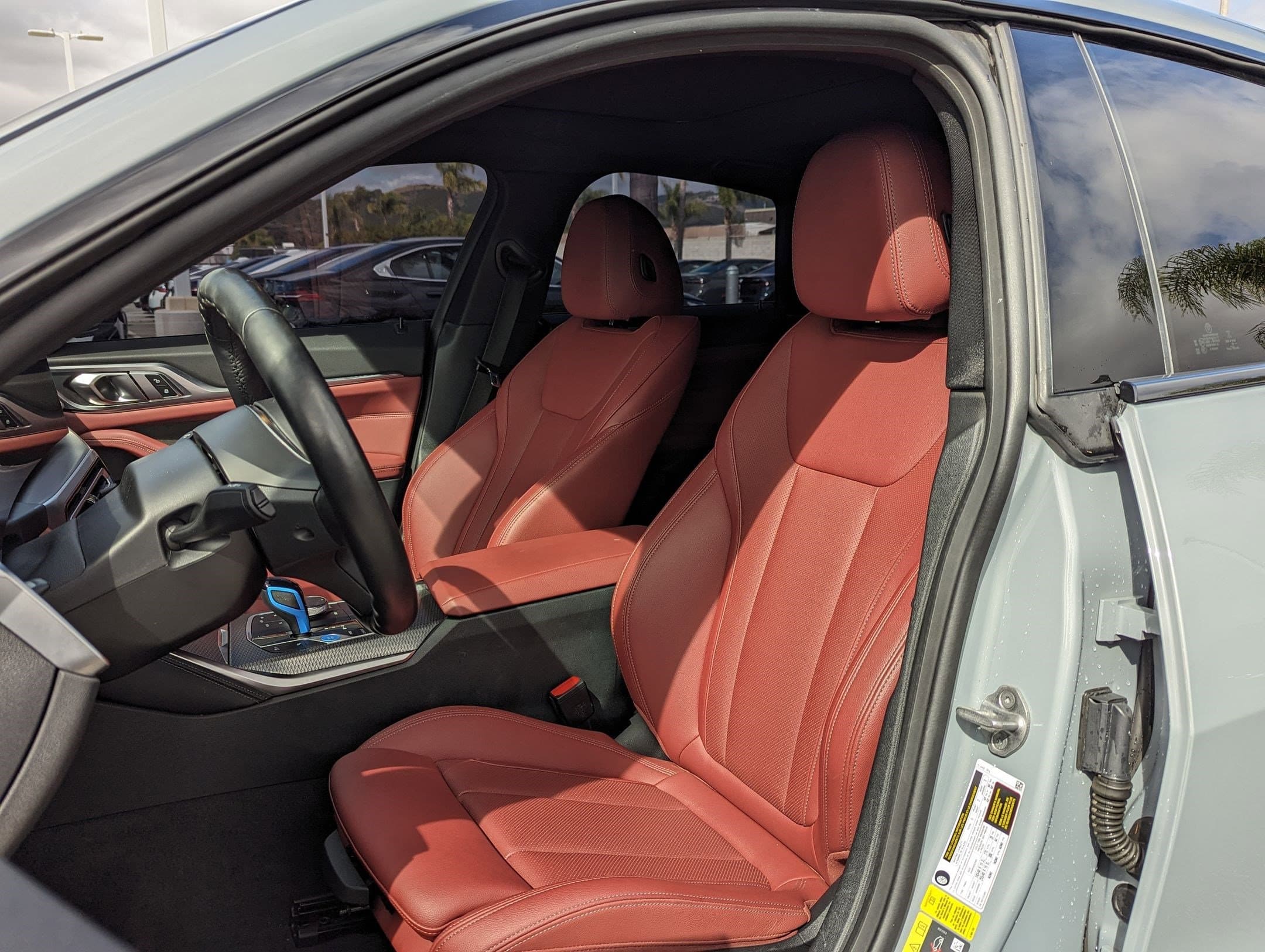 Vehicle photo 14