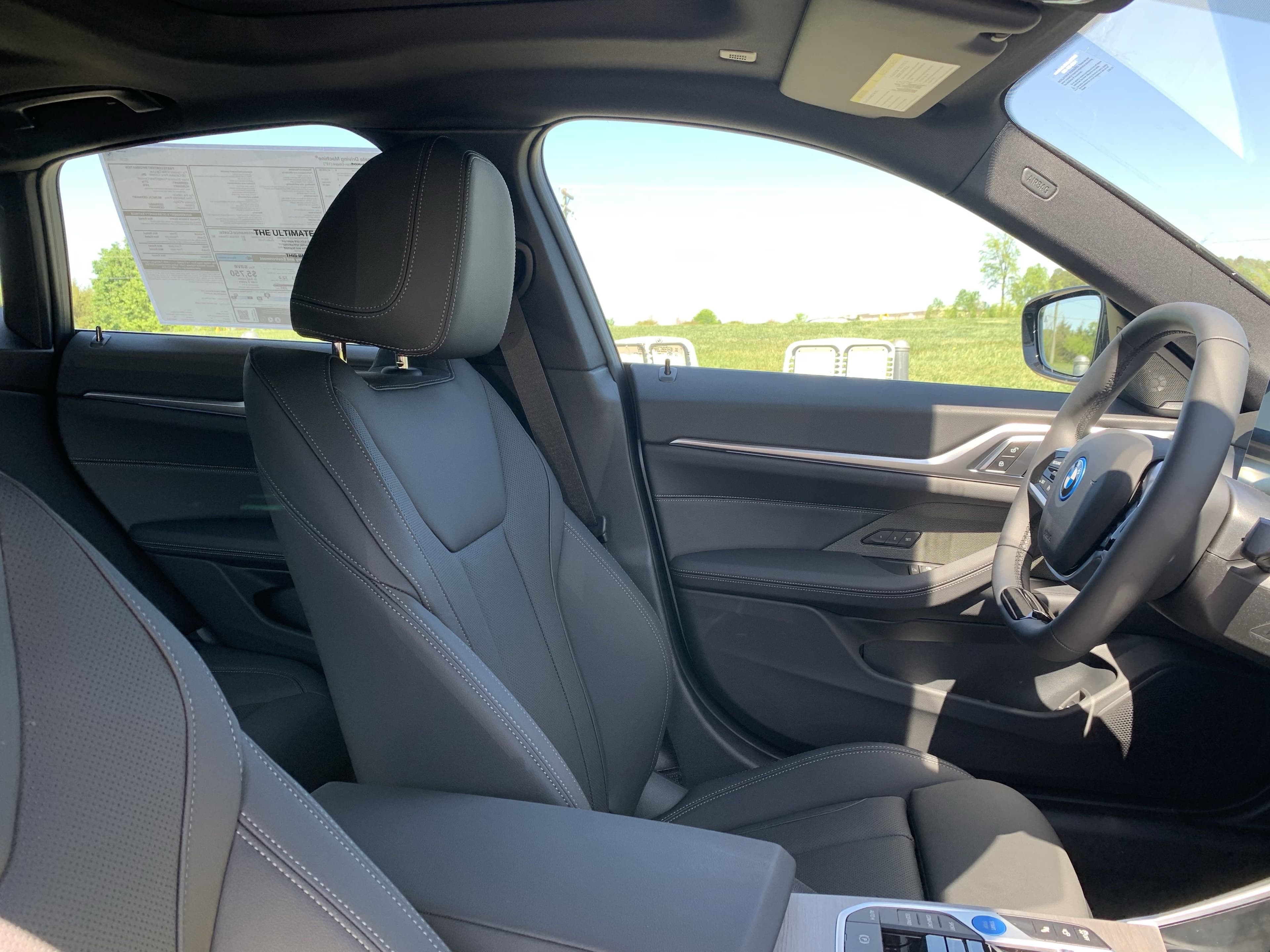 Vehicle photo 19