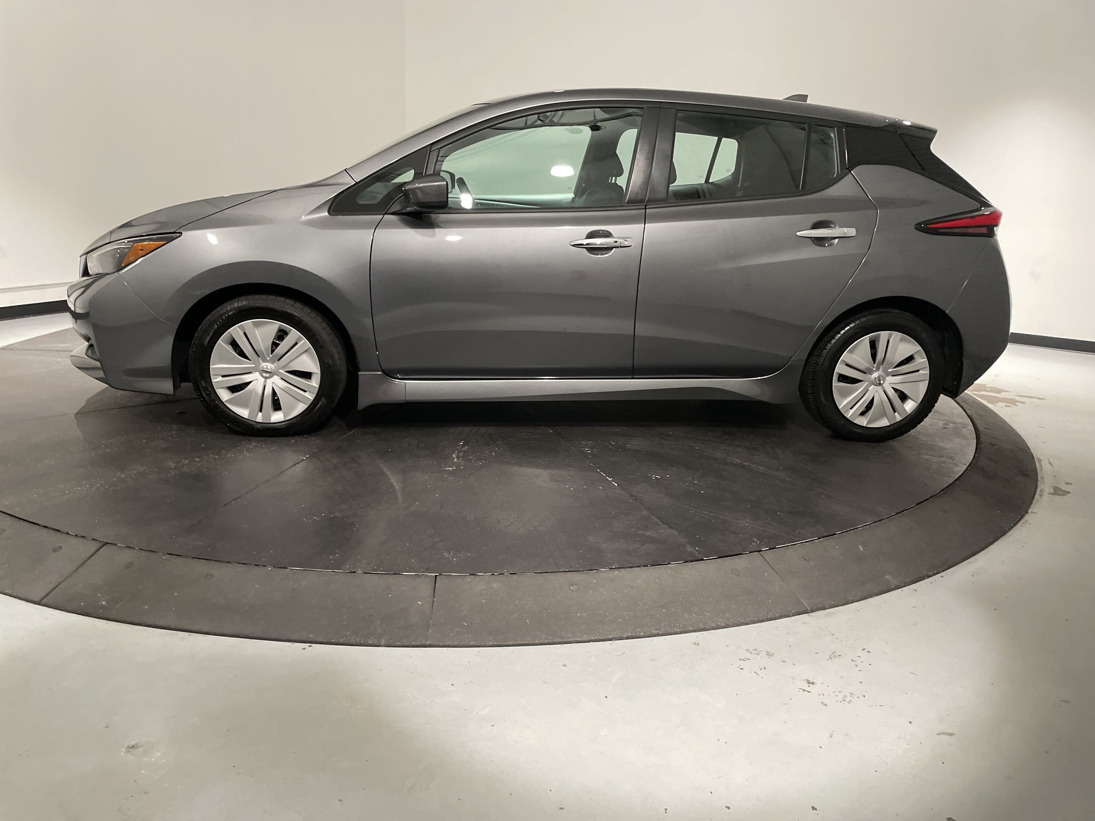 Vehicle photo 5