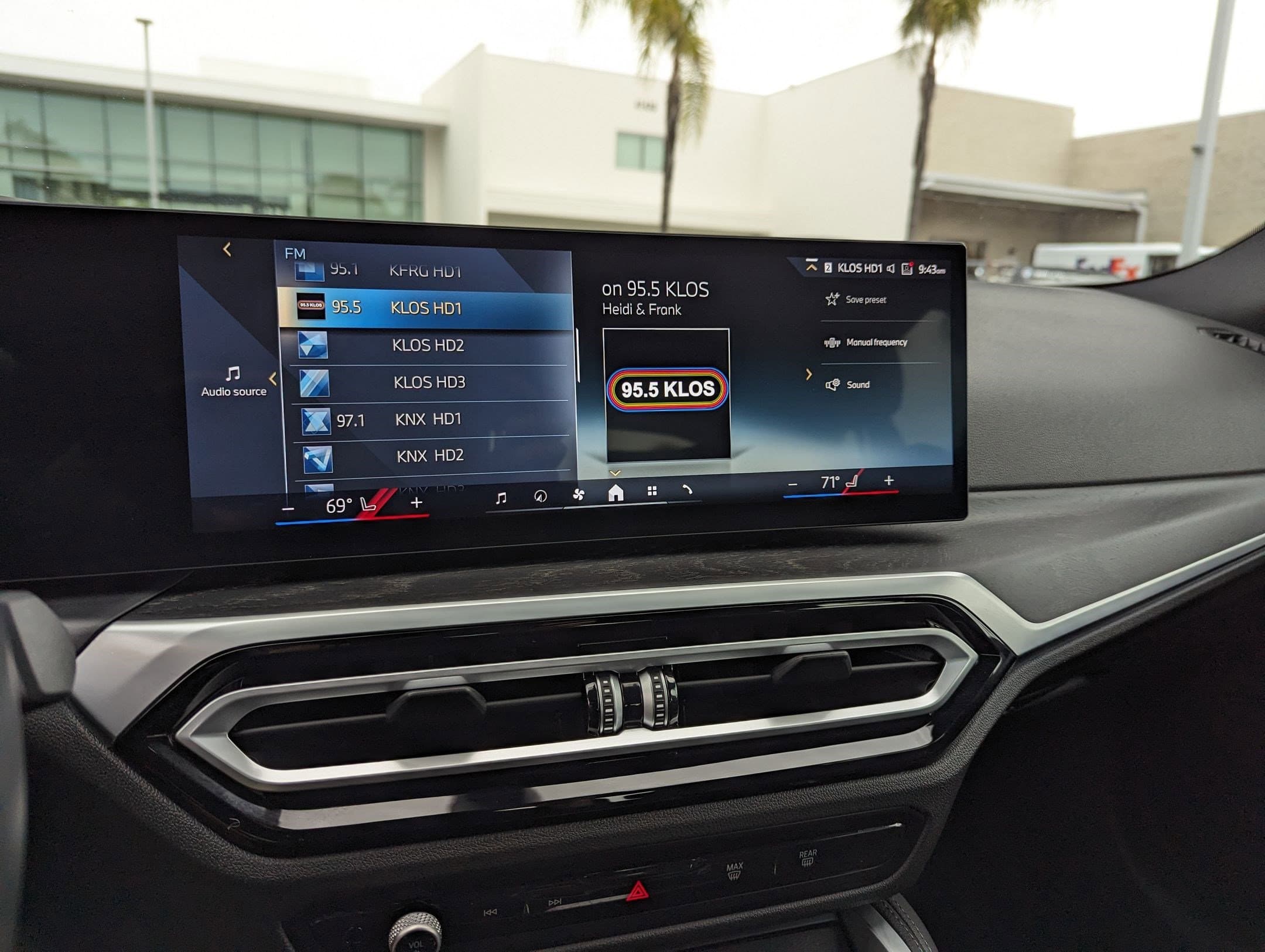 Vehicle photo 22