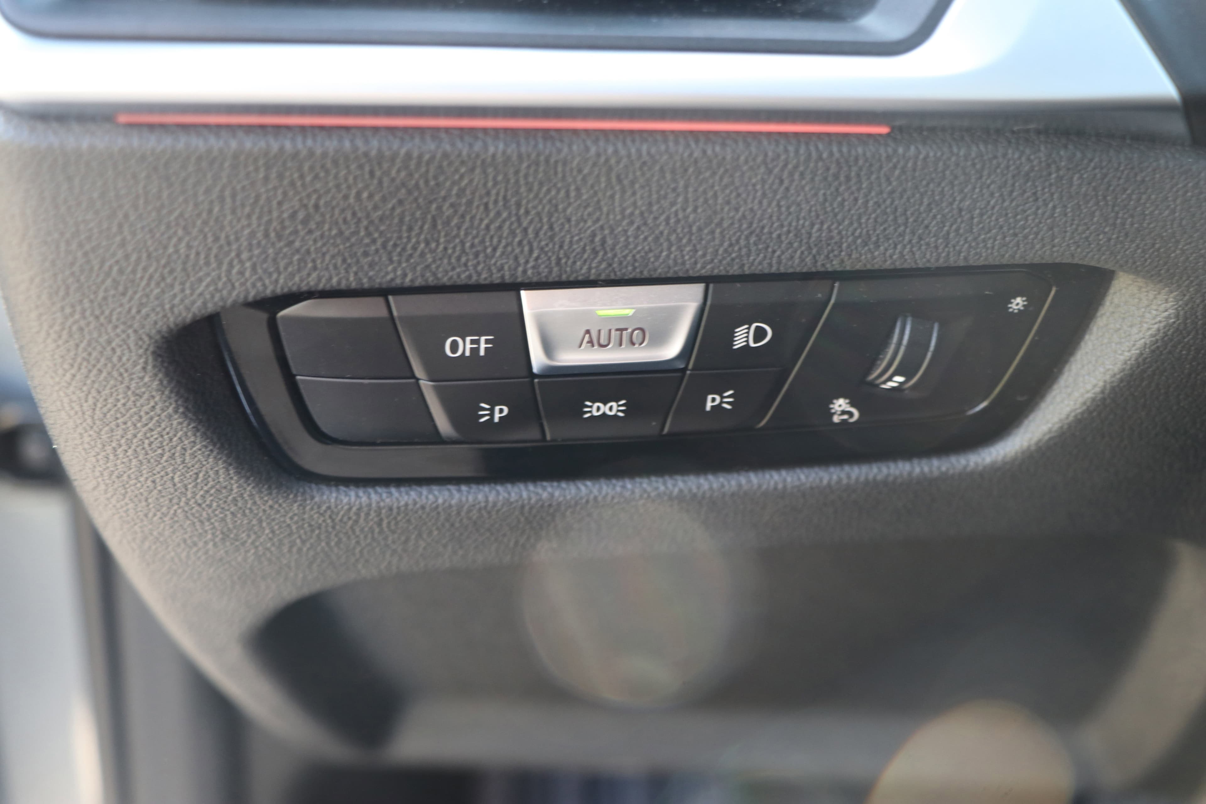 Vehicle photo 23