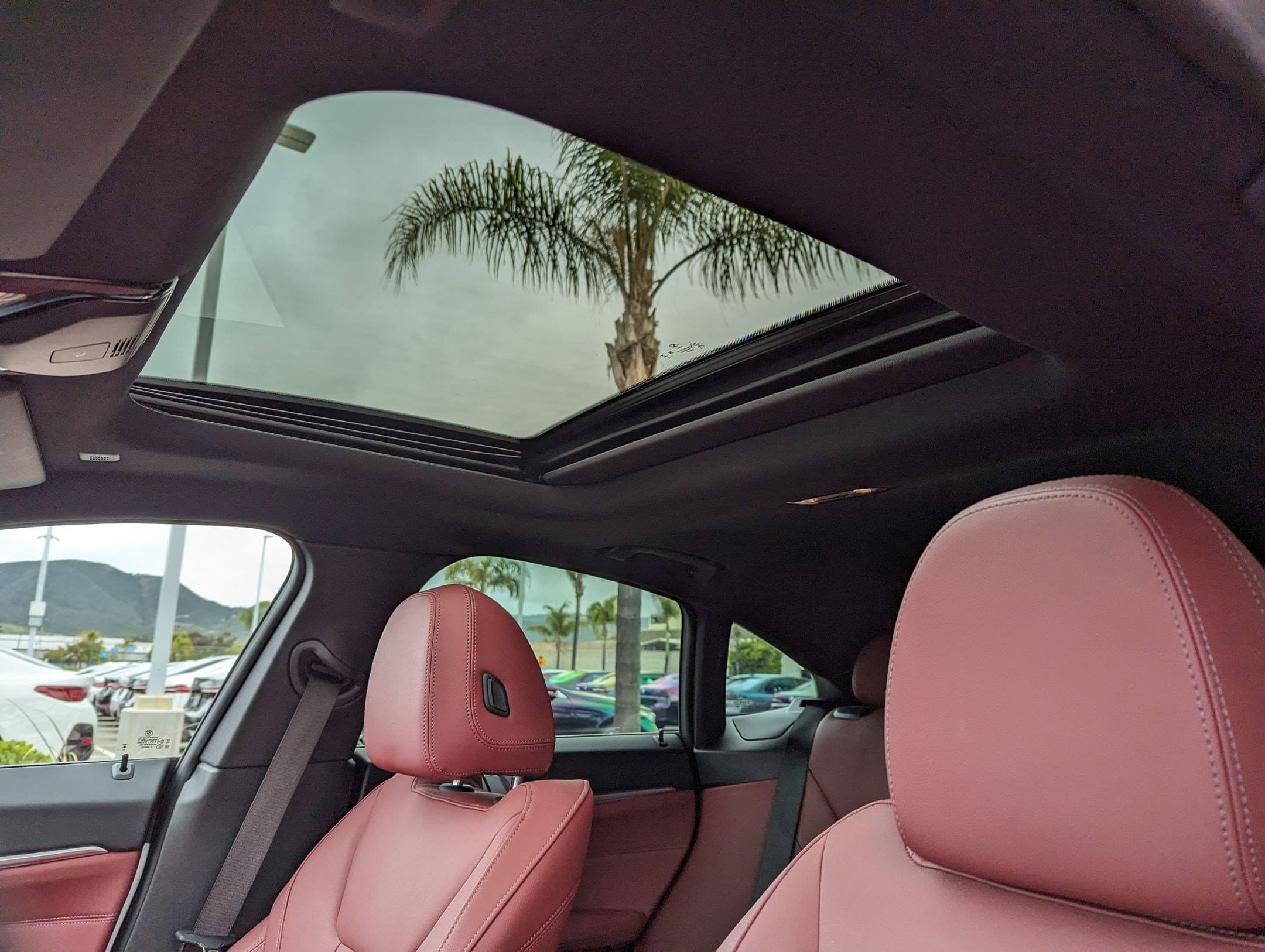 Vehicle photo 27