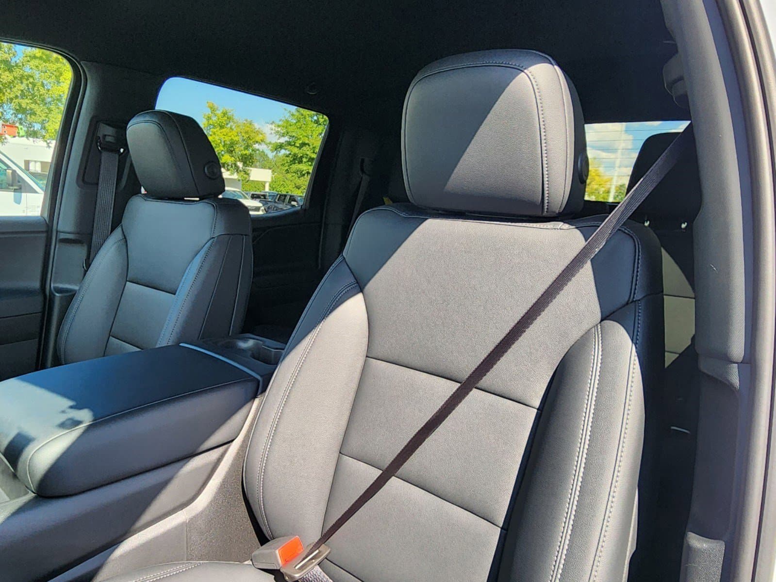 Vehicle photo 21