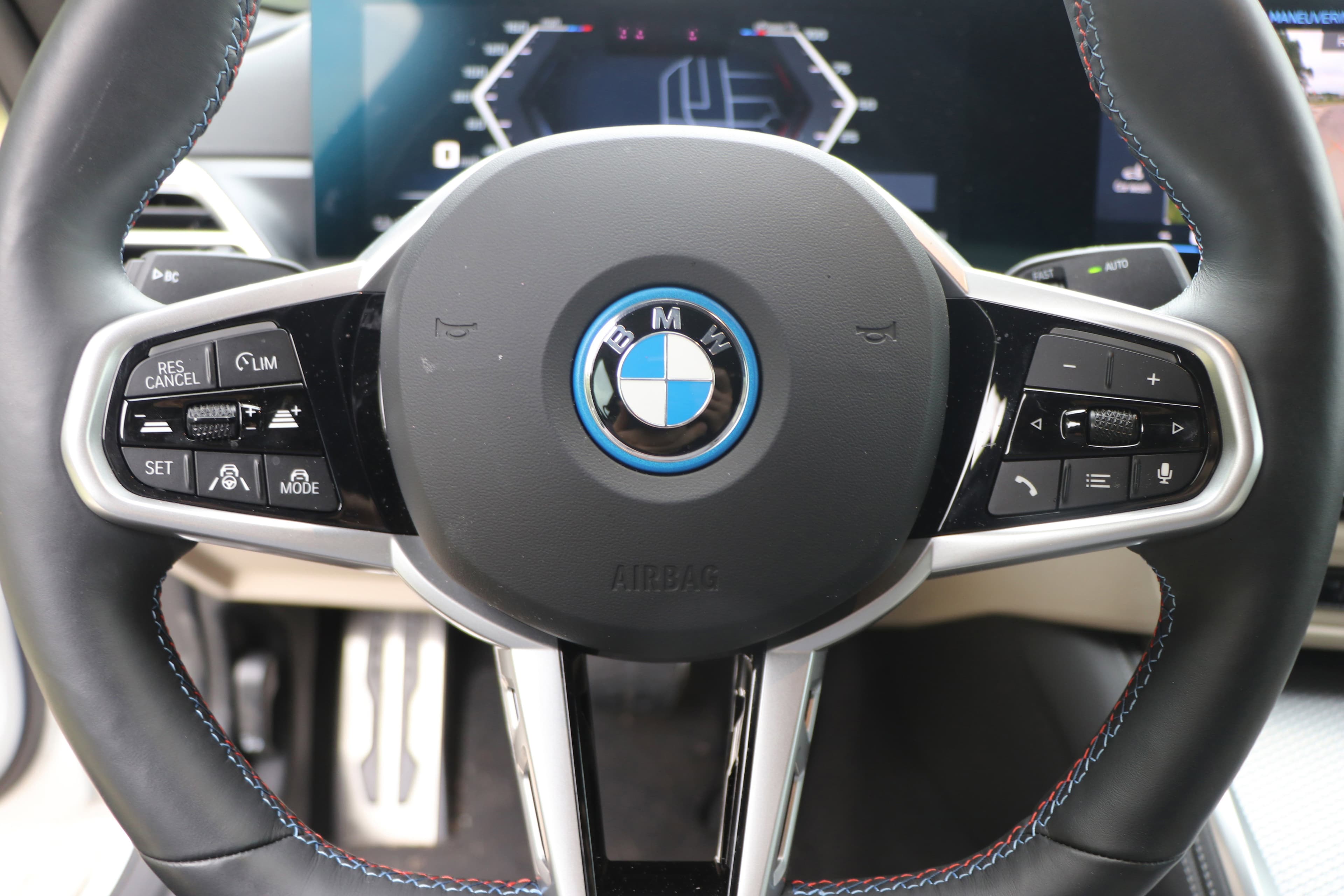 Vehicle photo 15