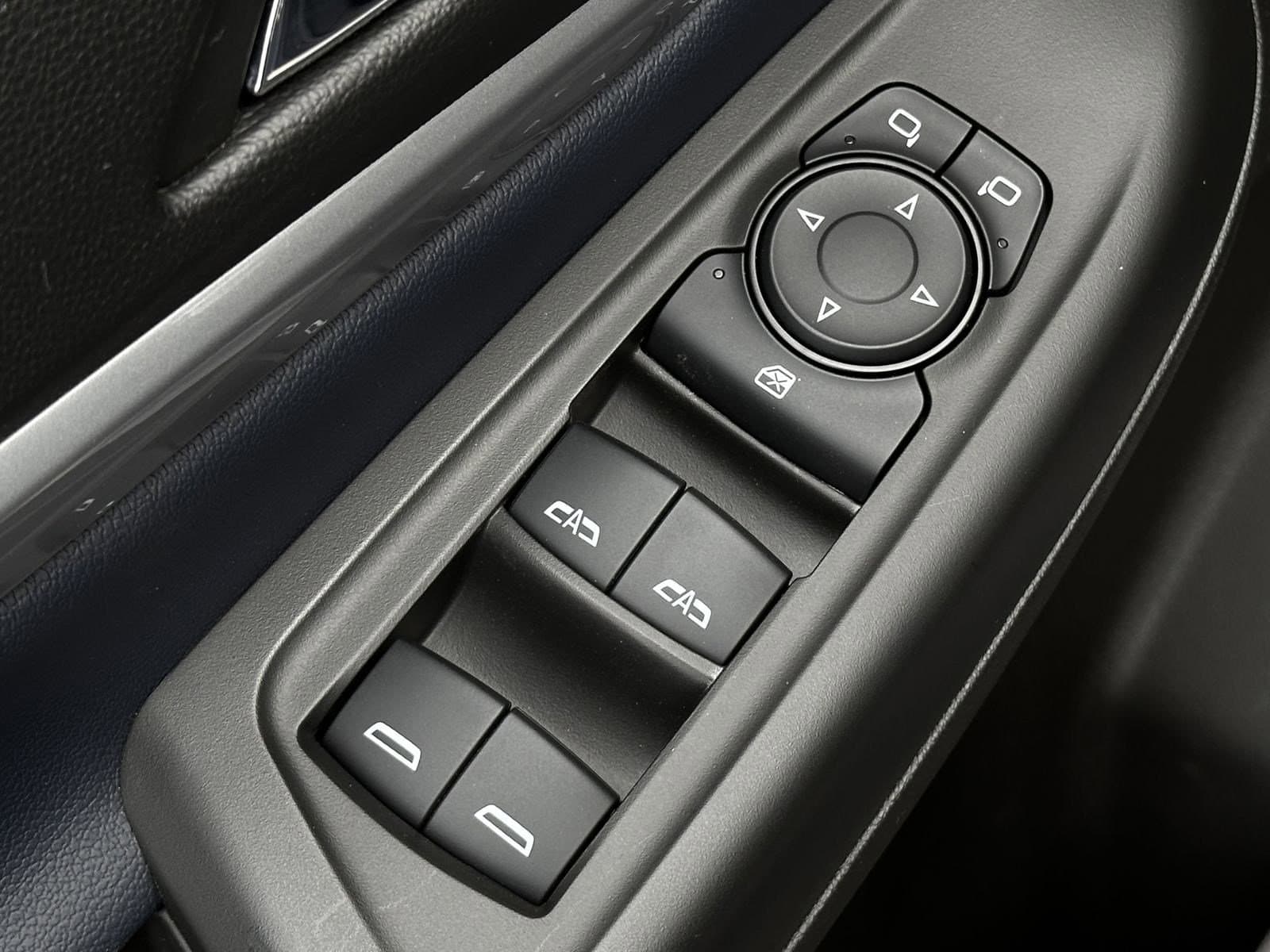 Vehicle photo 12