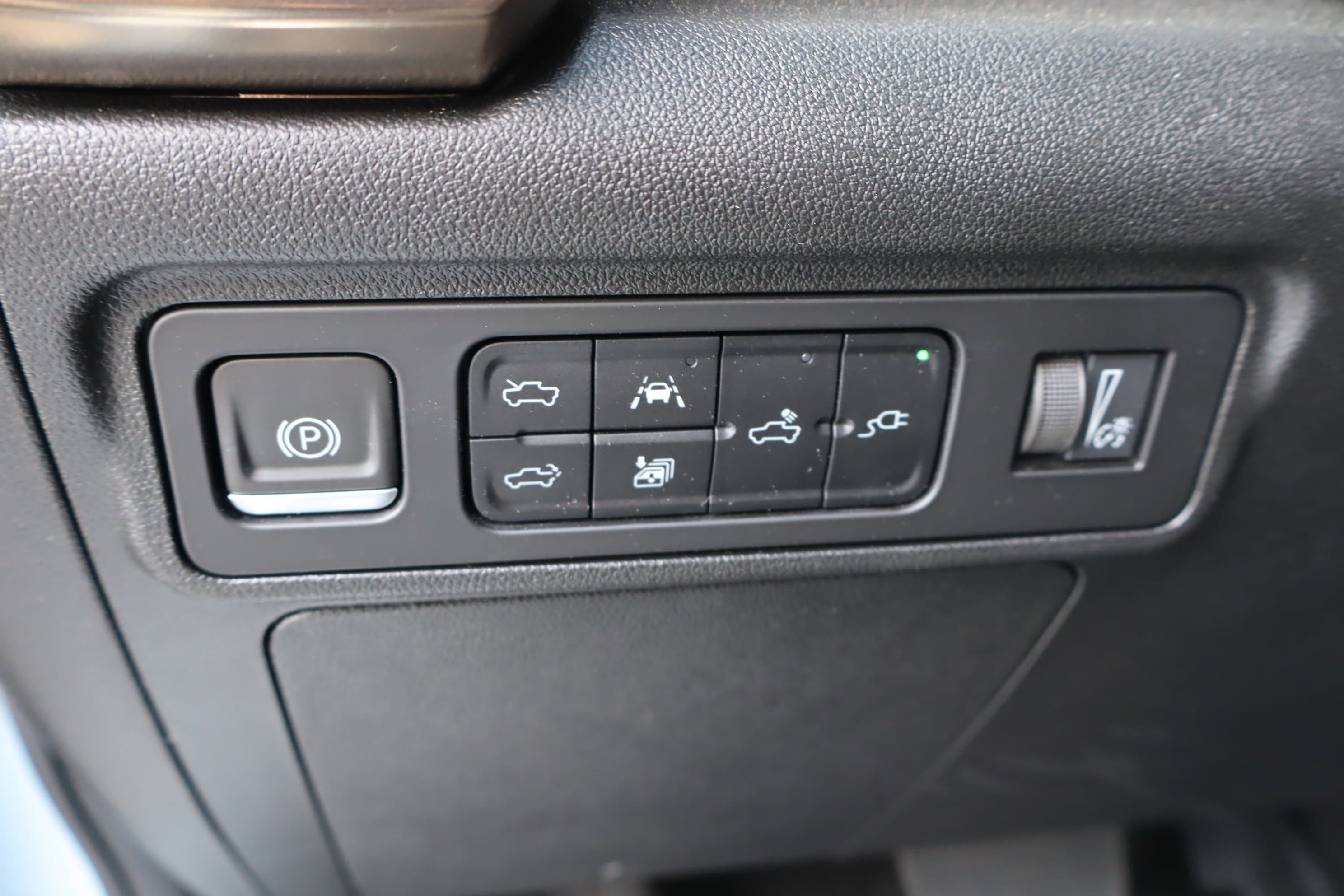 Vehicle photo 22