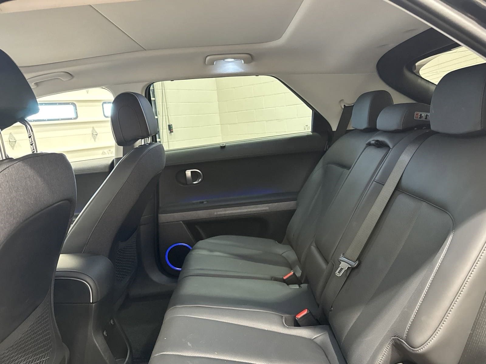 Vehicle photo 14