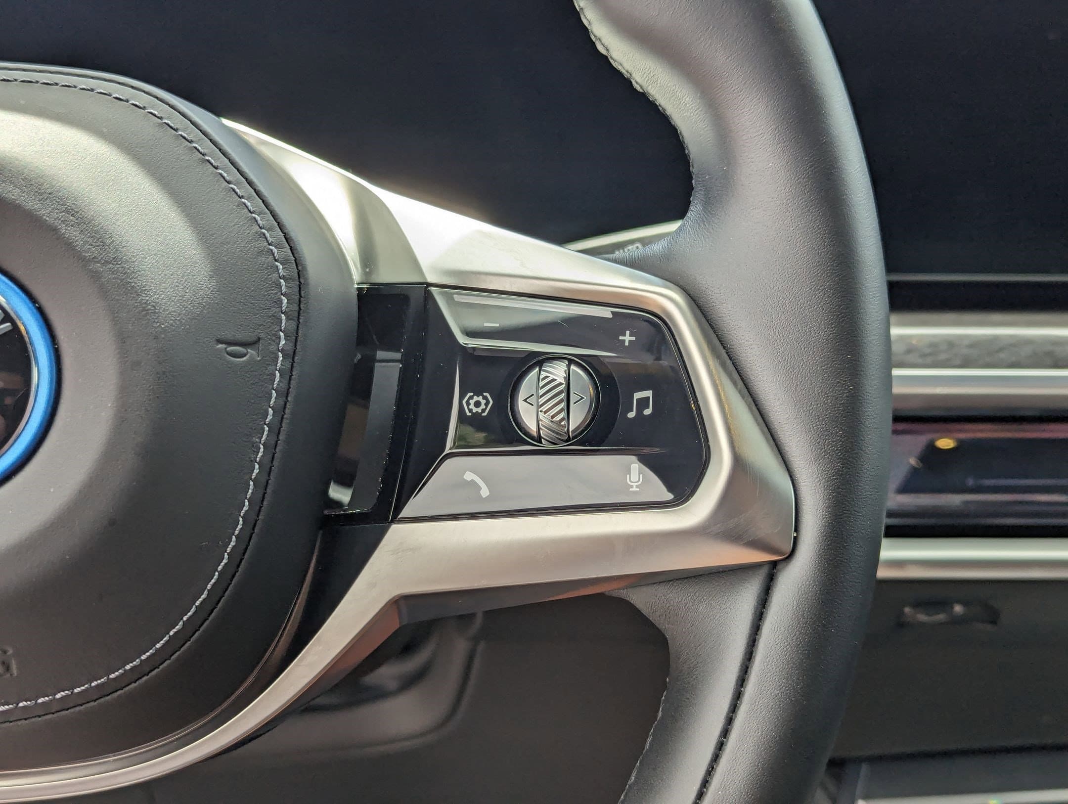 Vehicle photo 18