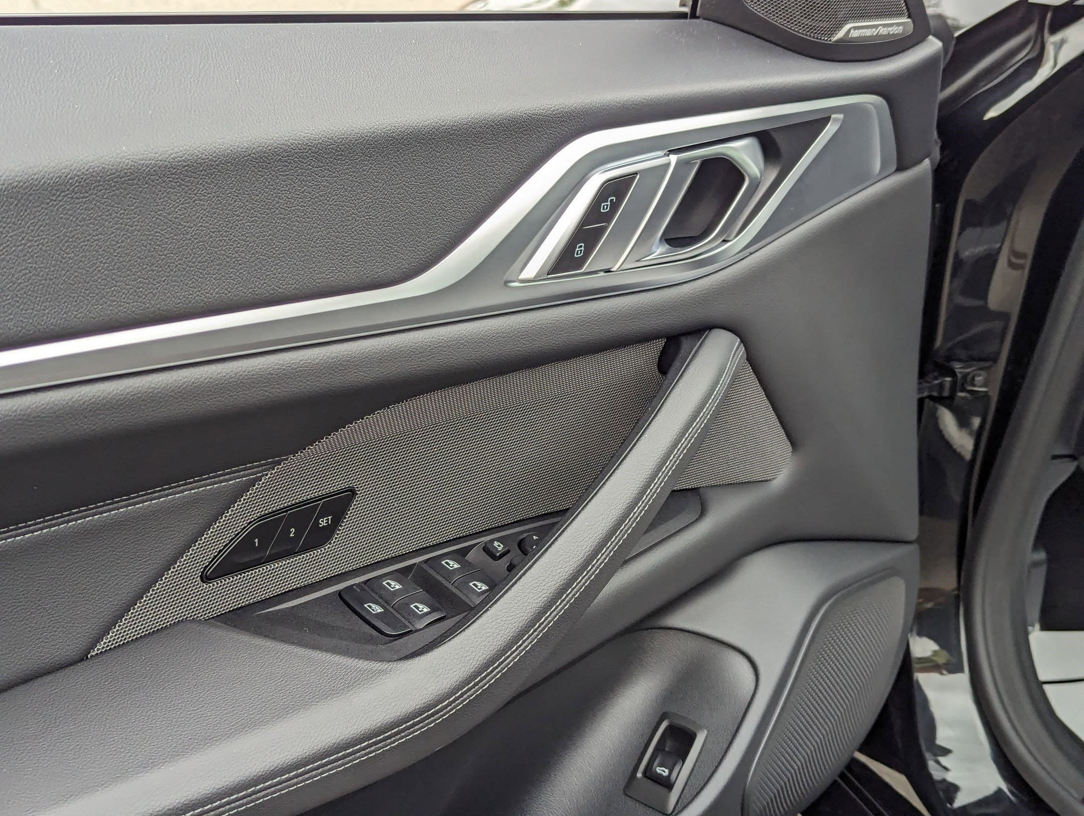 Vehicle photo 13