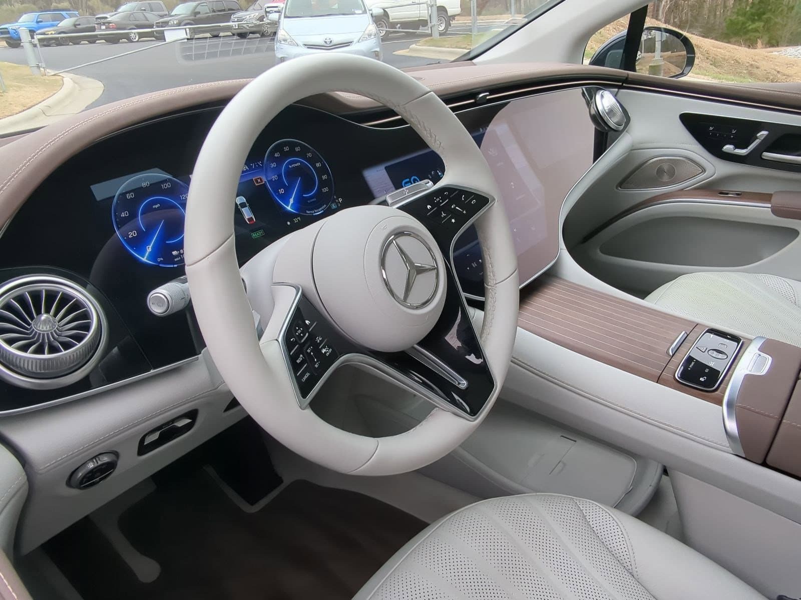 Vehicle photo 27
