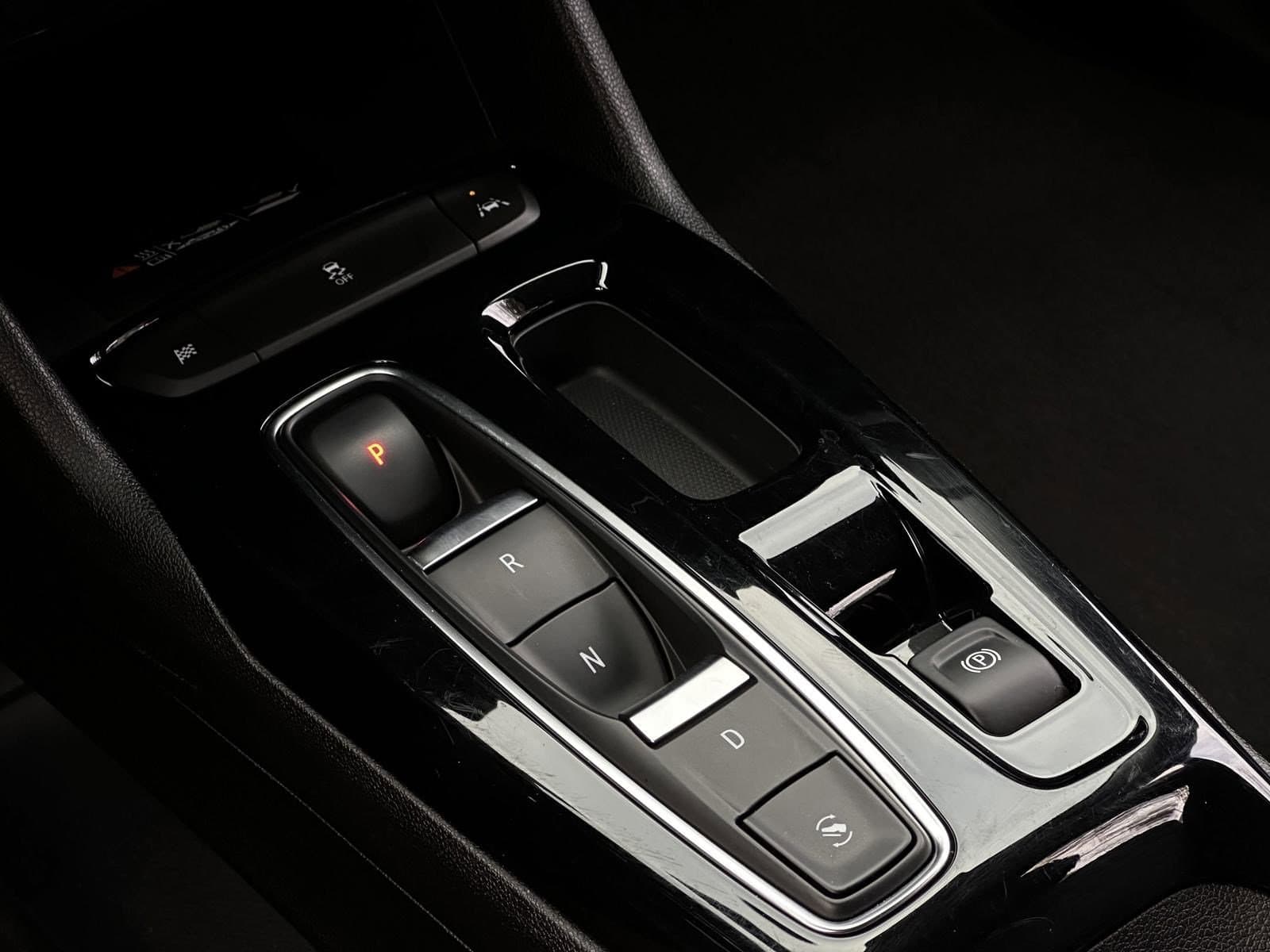 Vehicle photo 23