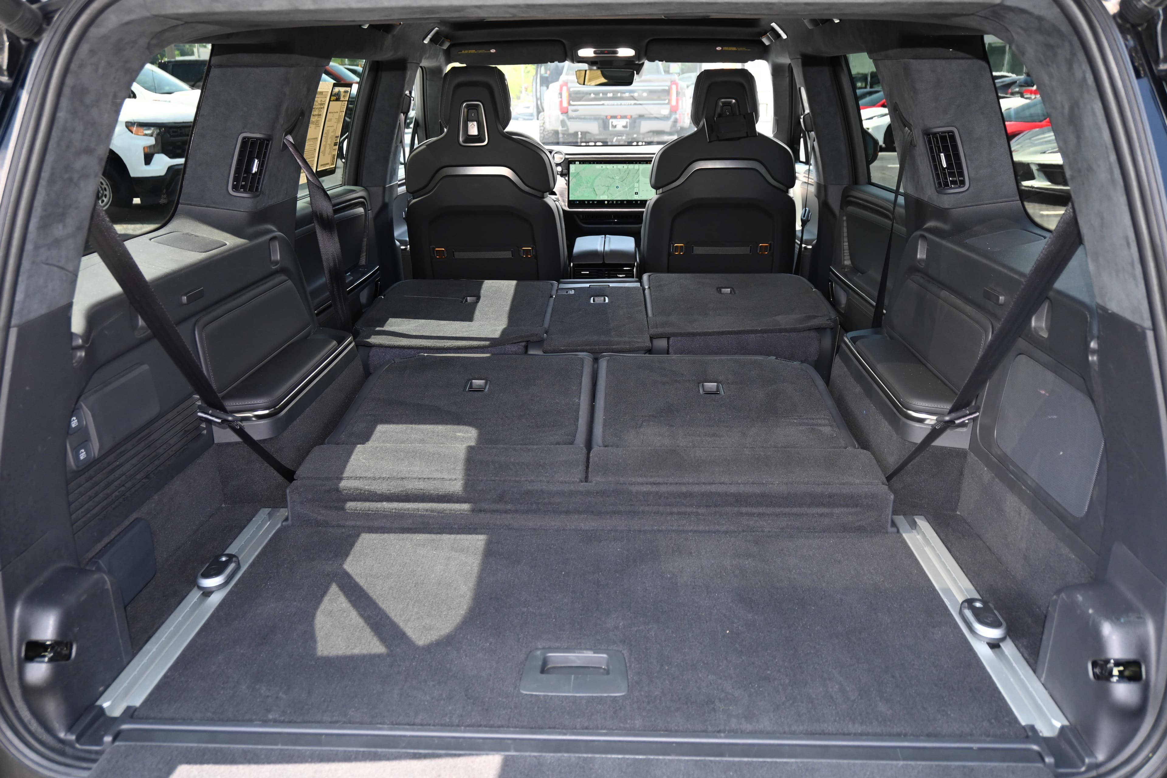 Vehicle photo 32