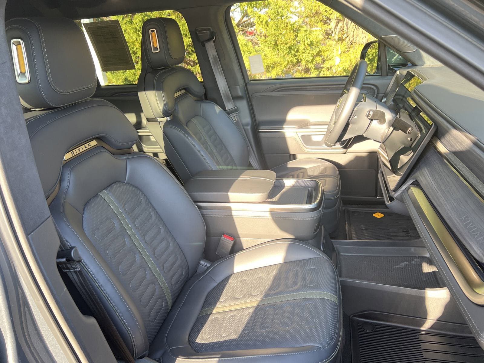 Vehicle photo 32