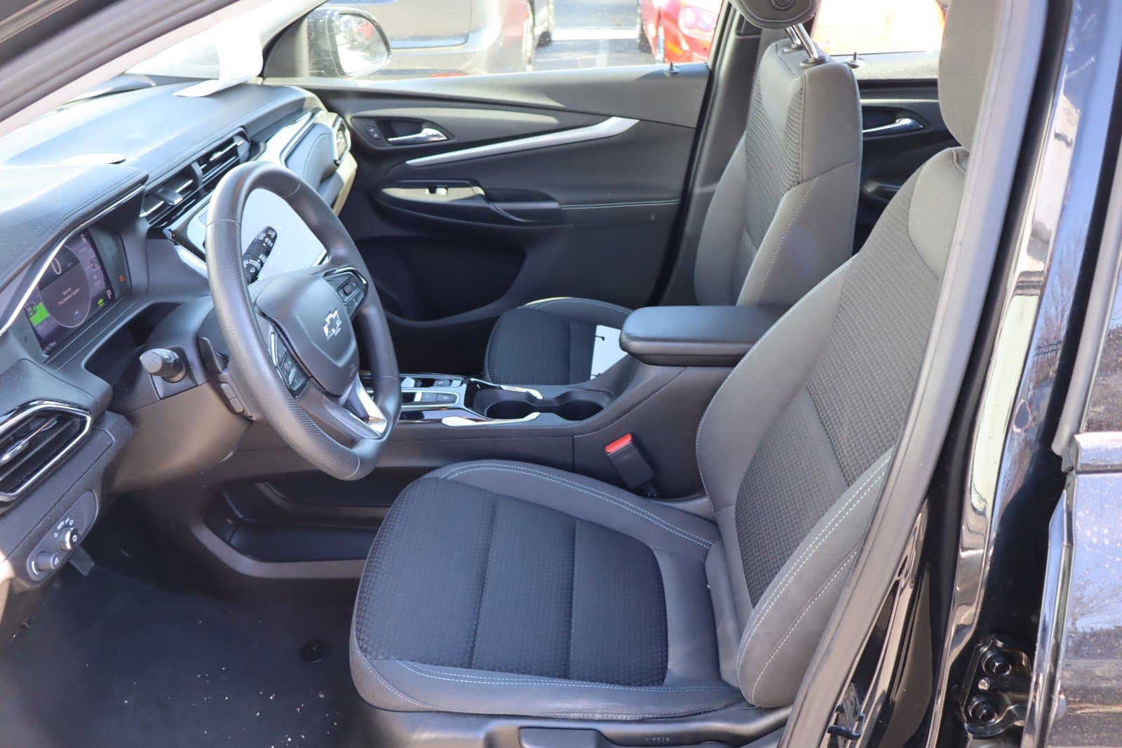 Vehicle photo 14