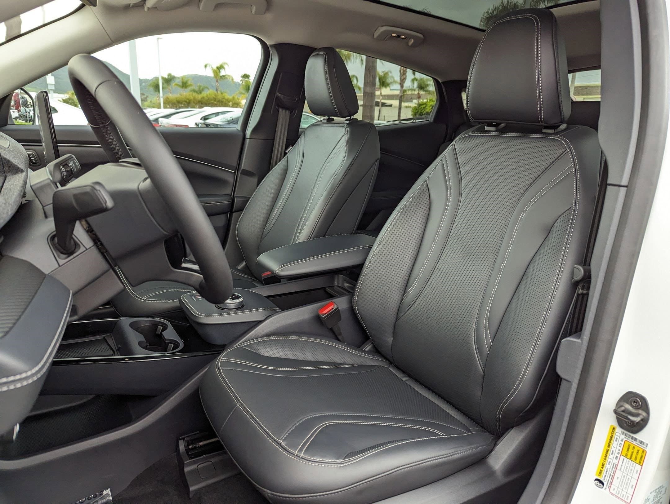Vehicle photo 14