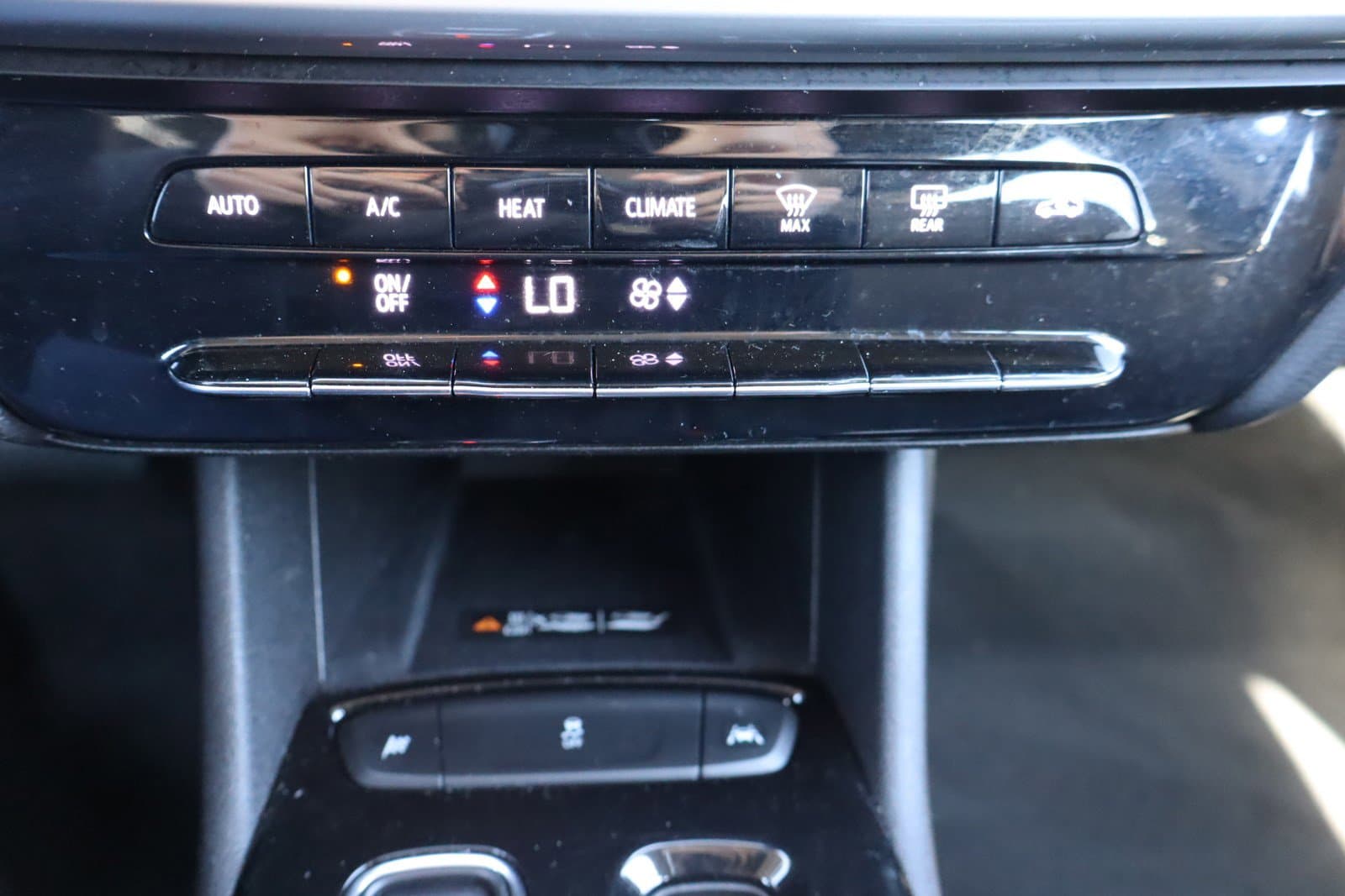 Vehicle photo 25