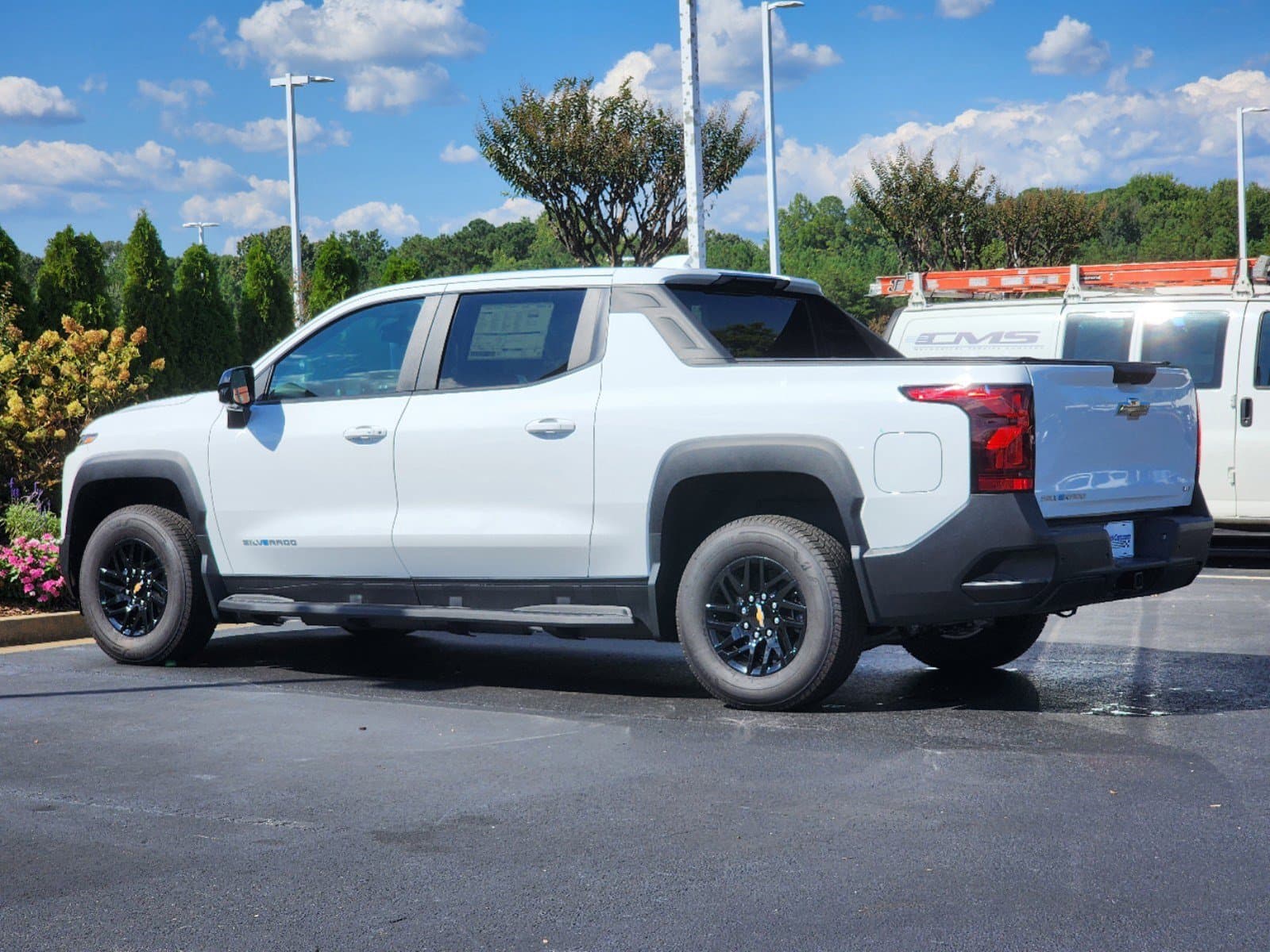 Vehicle photo 8