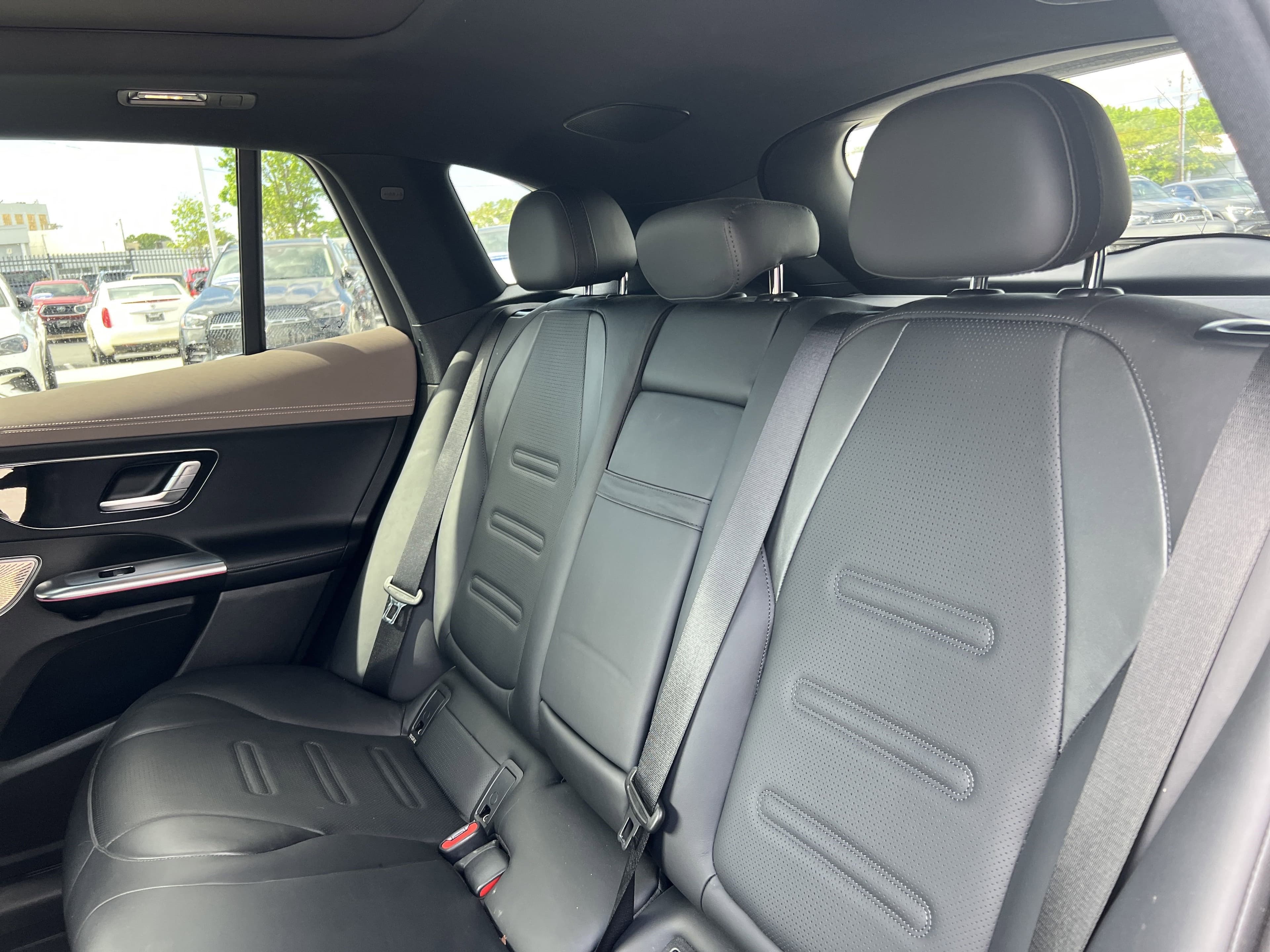 Vehicle photo 31