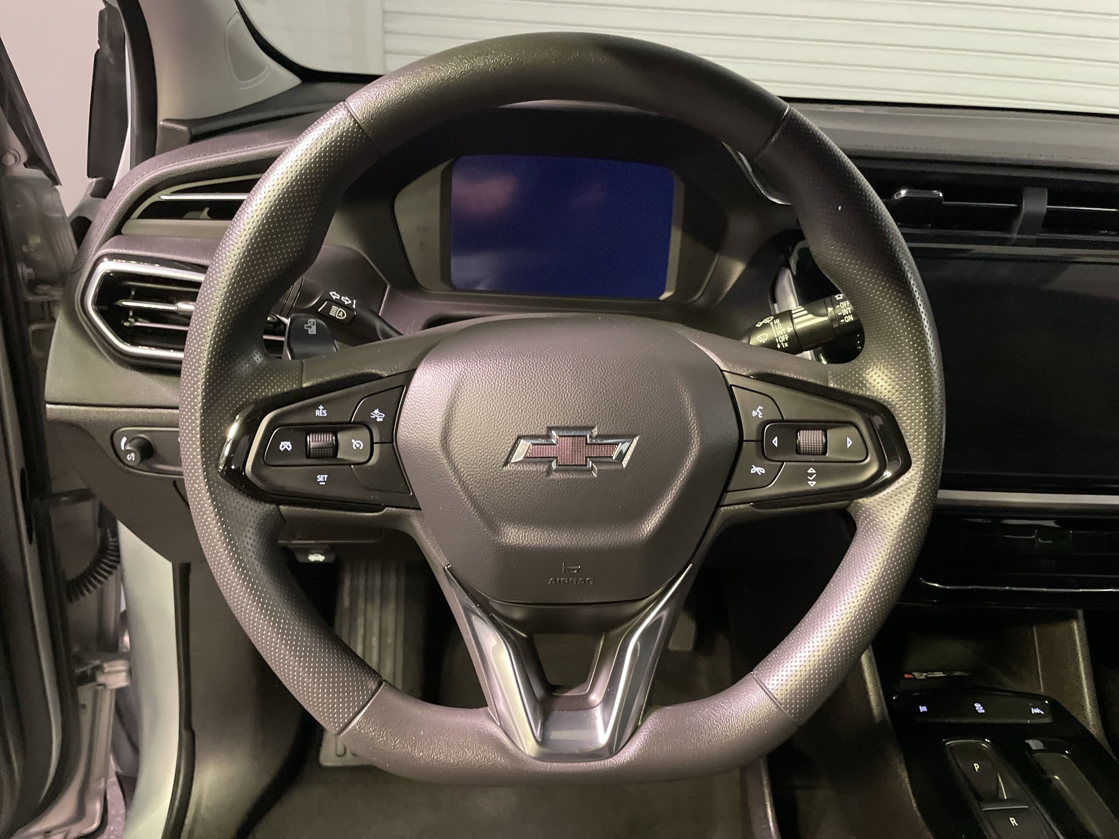 Vehicle photo 16