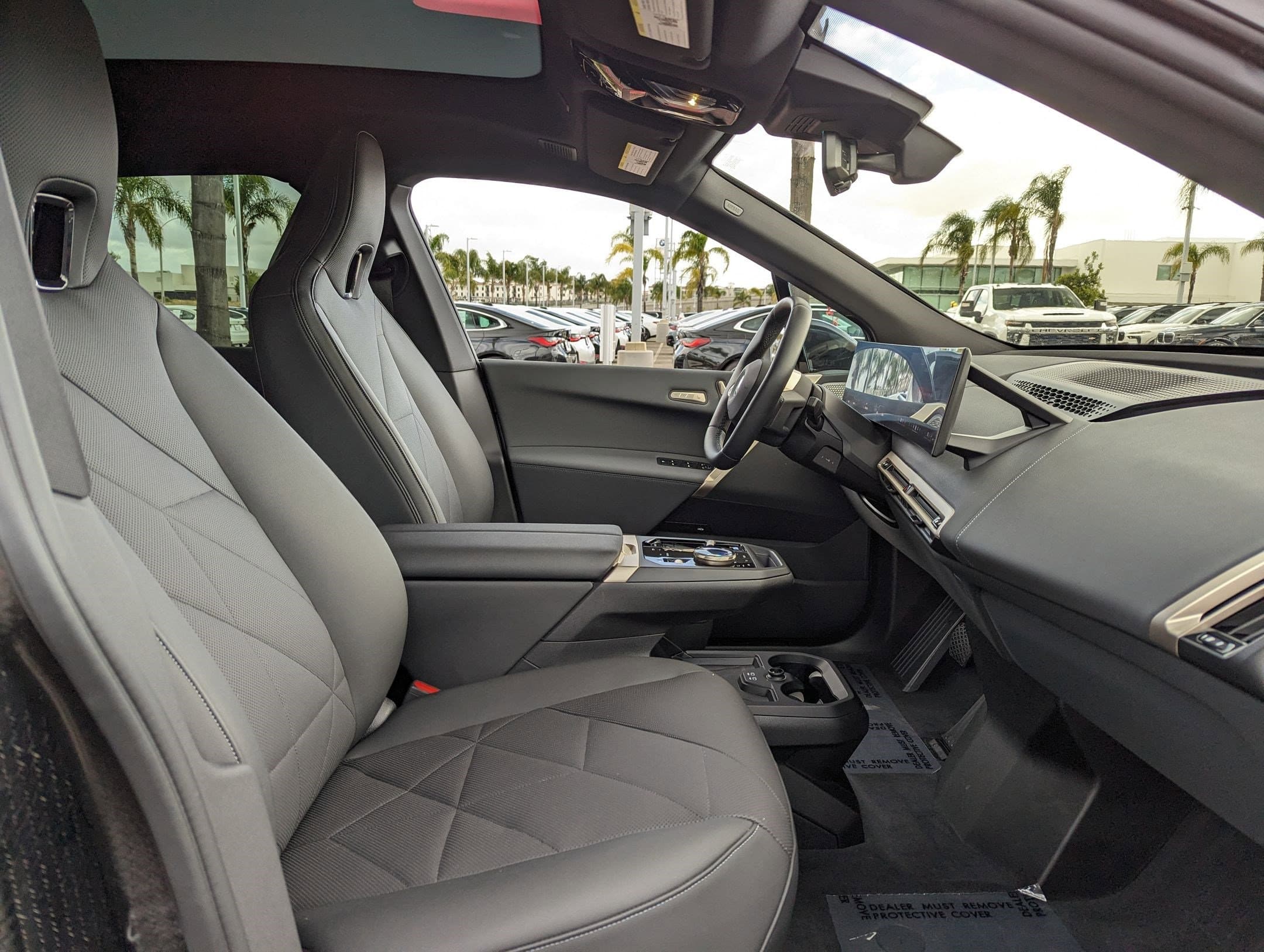 Vehicle photo 32