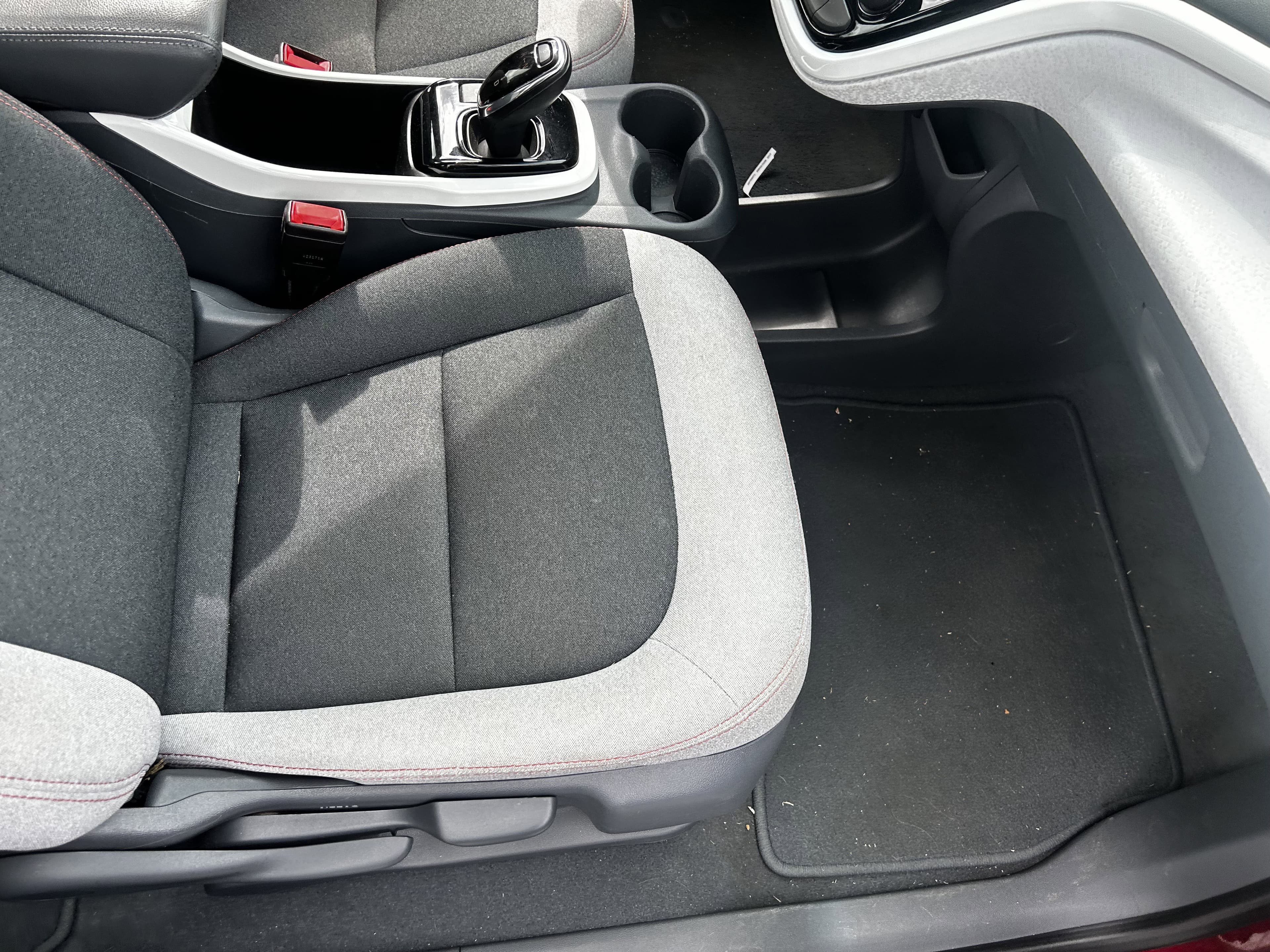 Vehicle photo 32