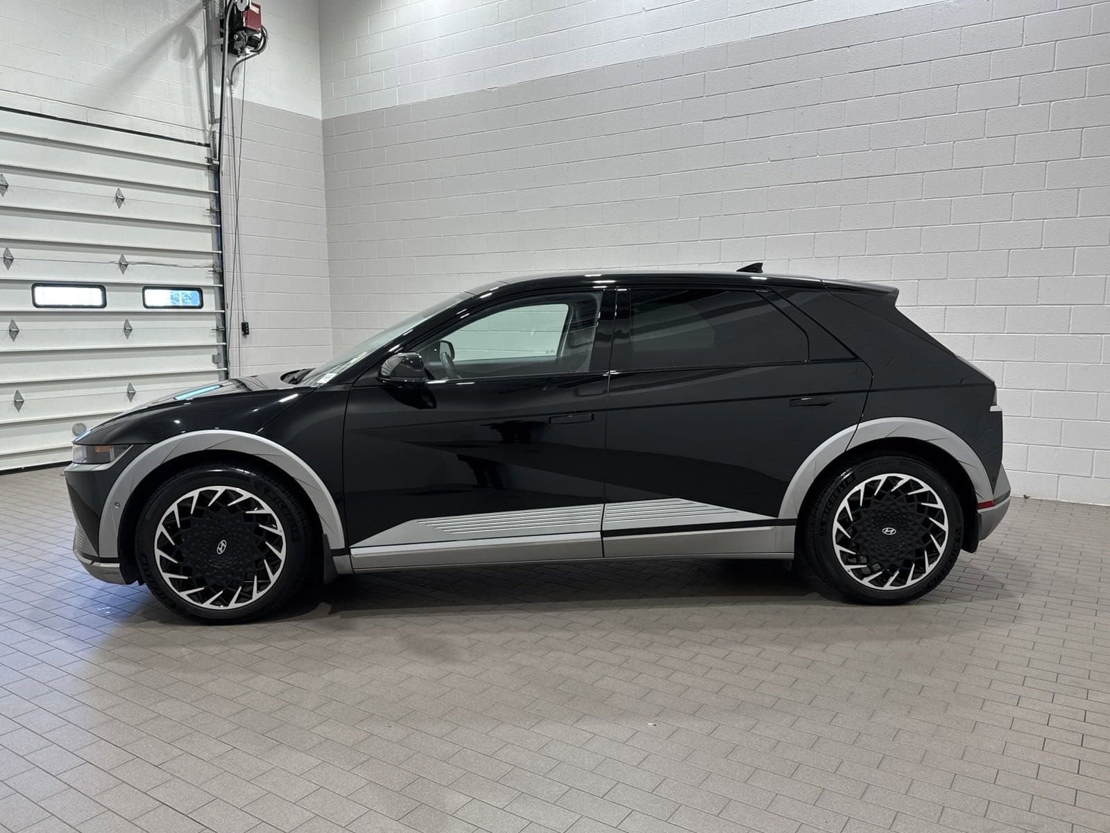 Vehicle photo 4
