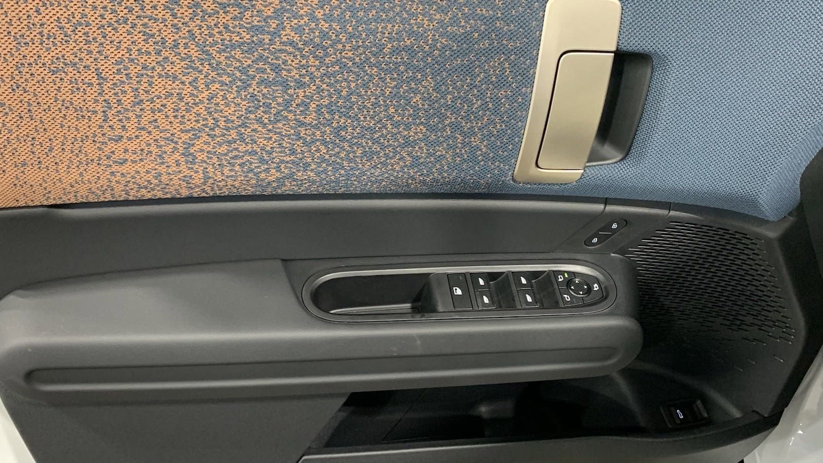 Vehicle photo 13