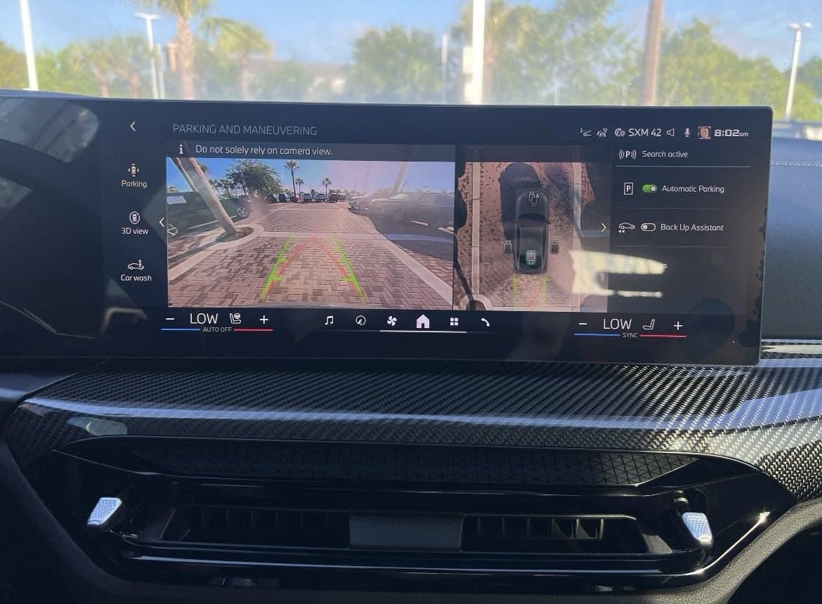 Vehicle photo 23