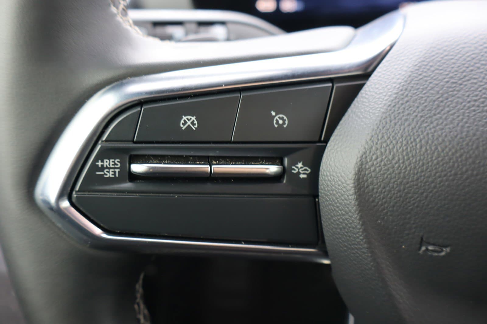Vehicle photo 19