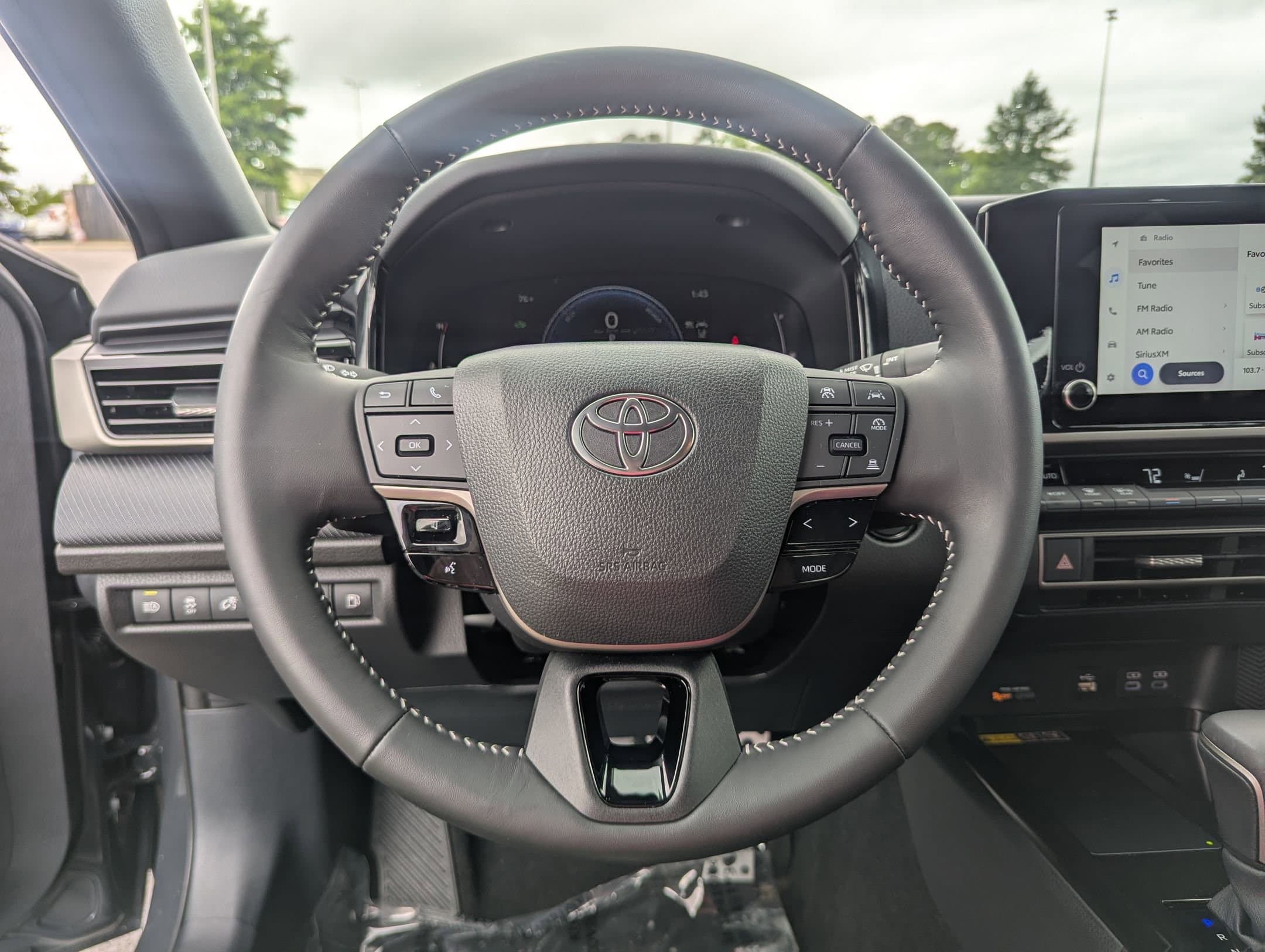 Vehicle photo 18