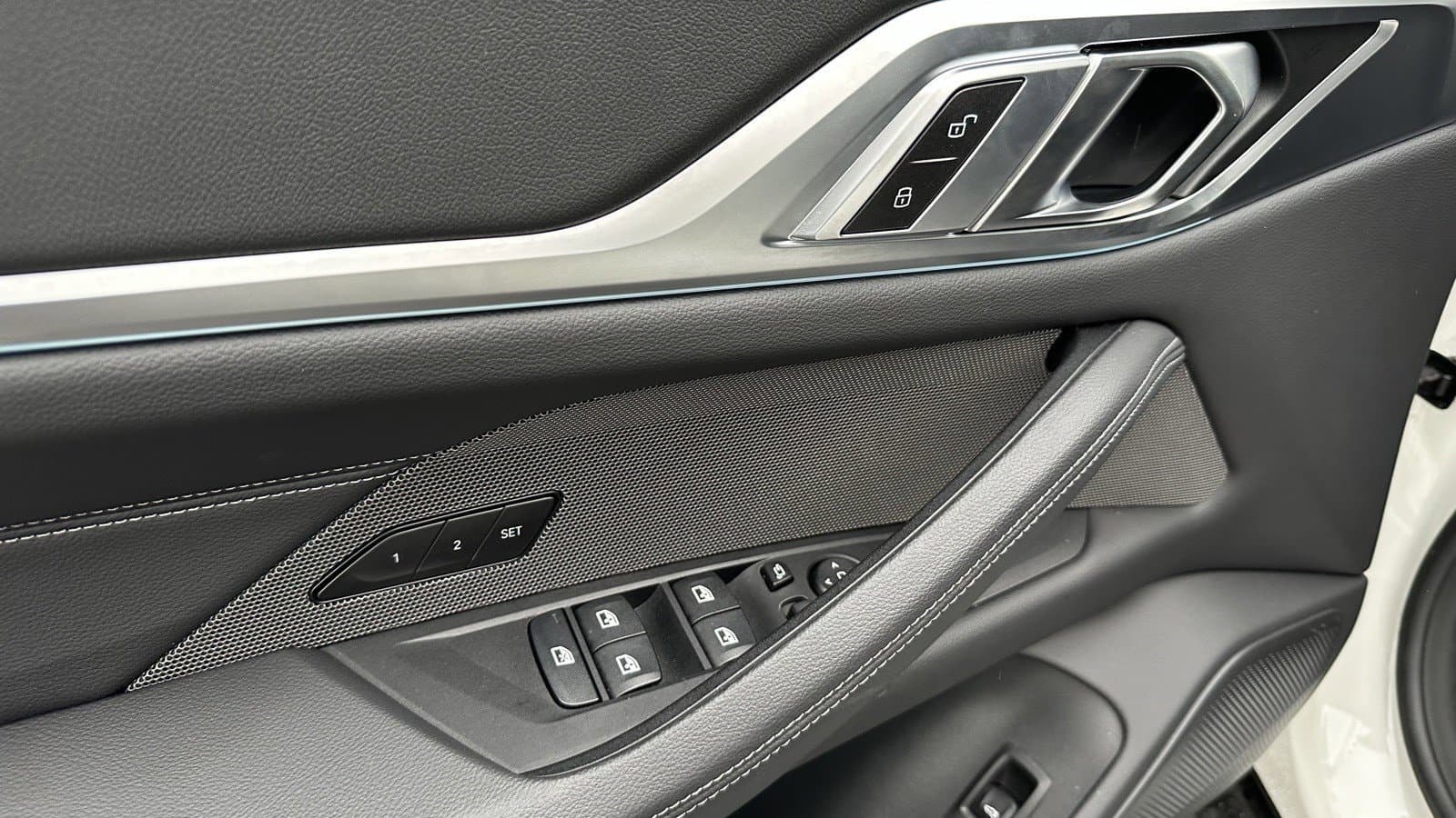 Vehicle photo 15