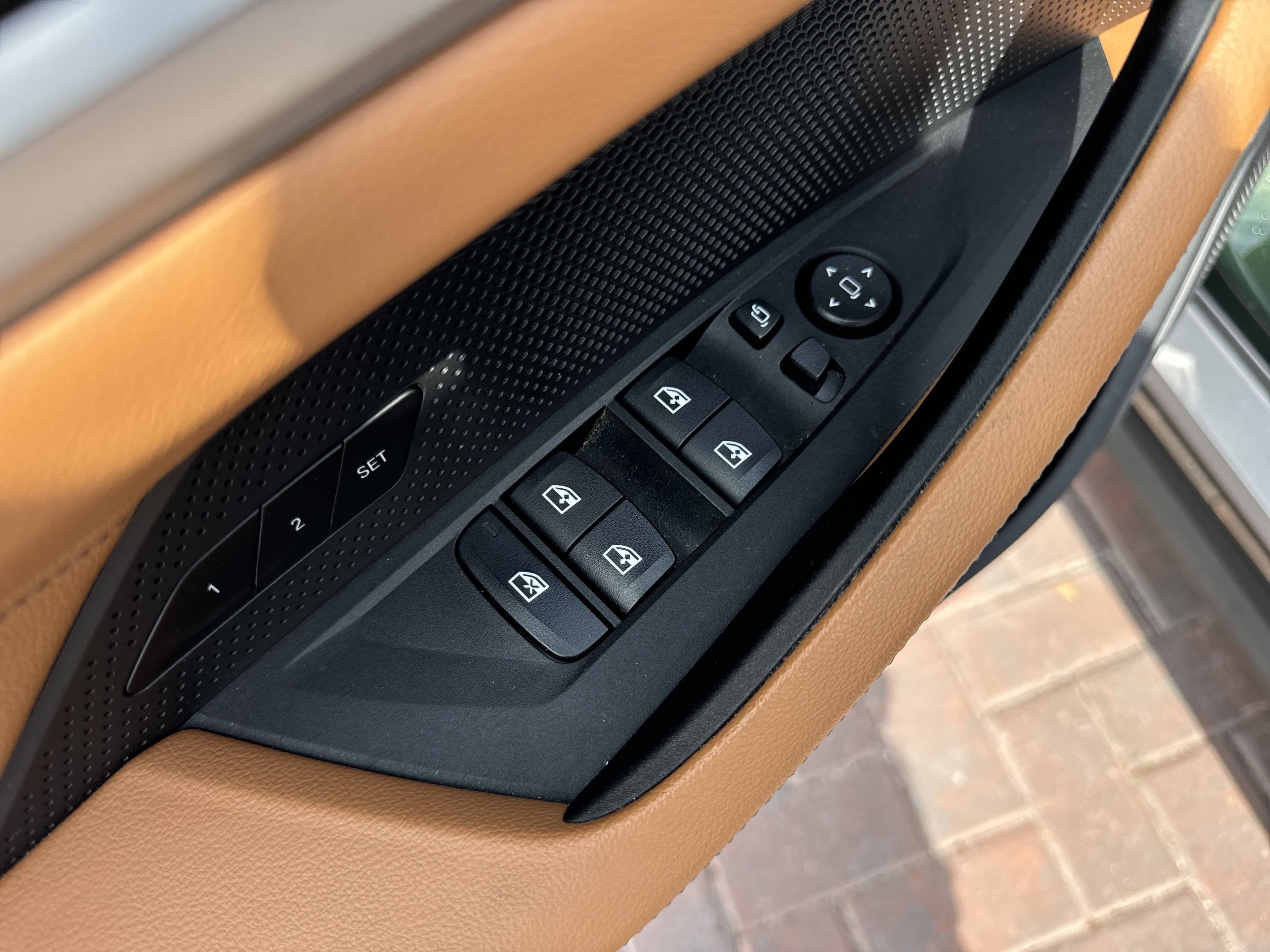 Vehicle photo 13