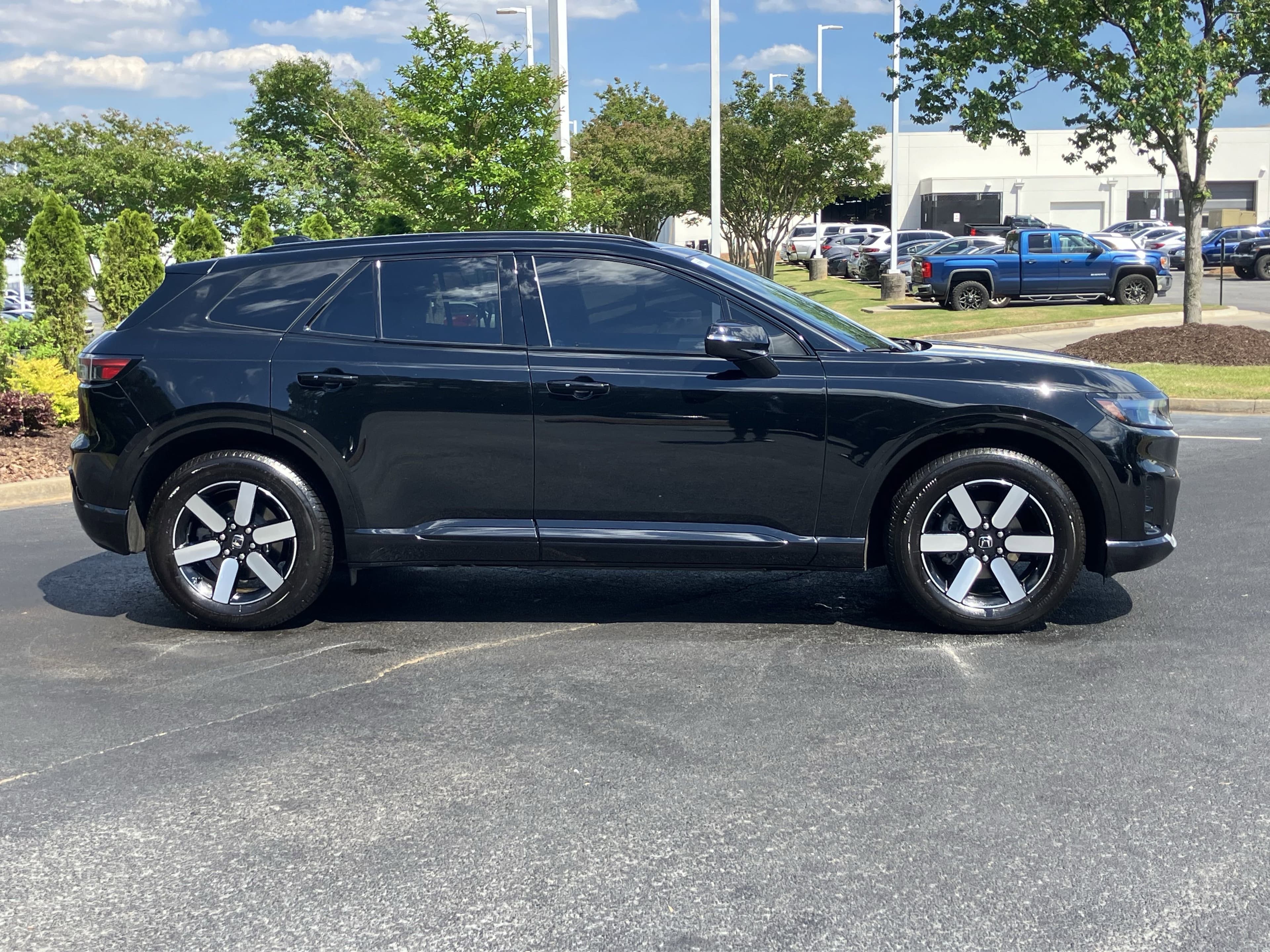 Vehicle photo 10