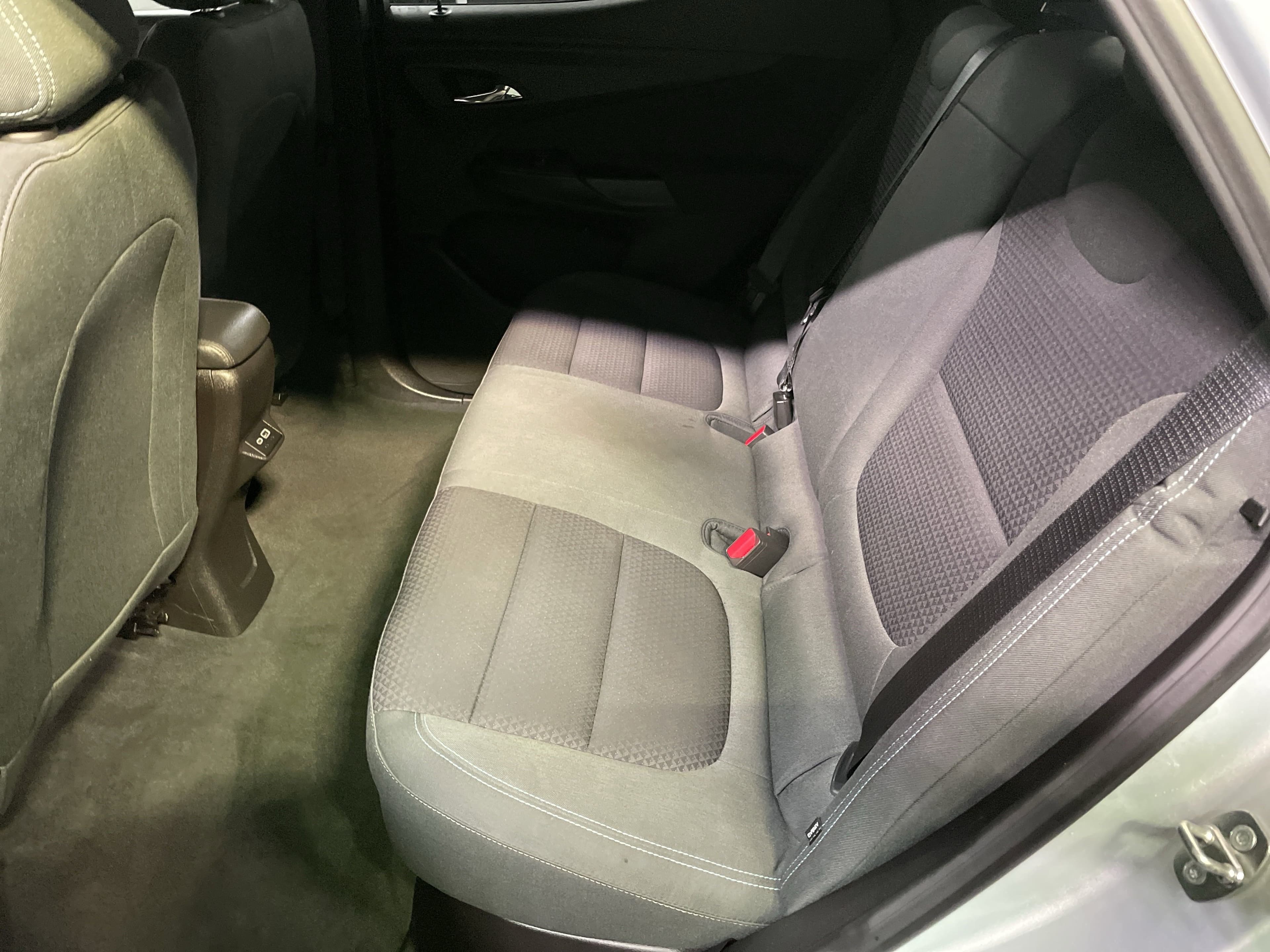 Vehicle photo 30