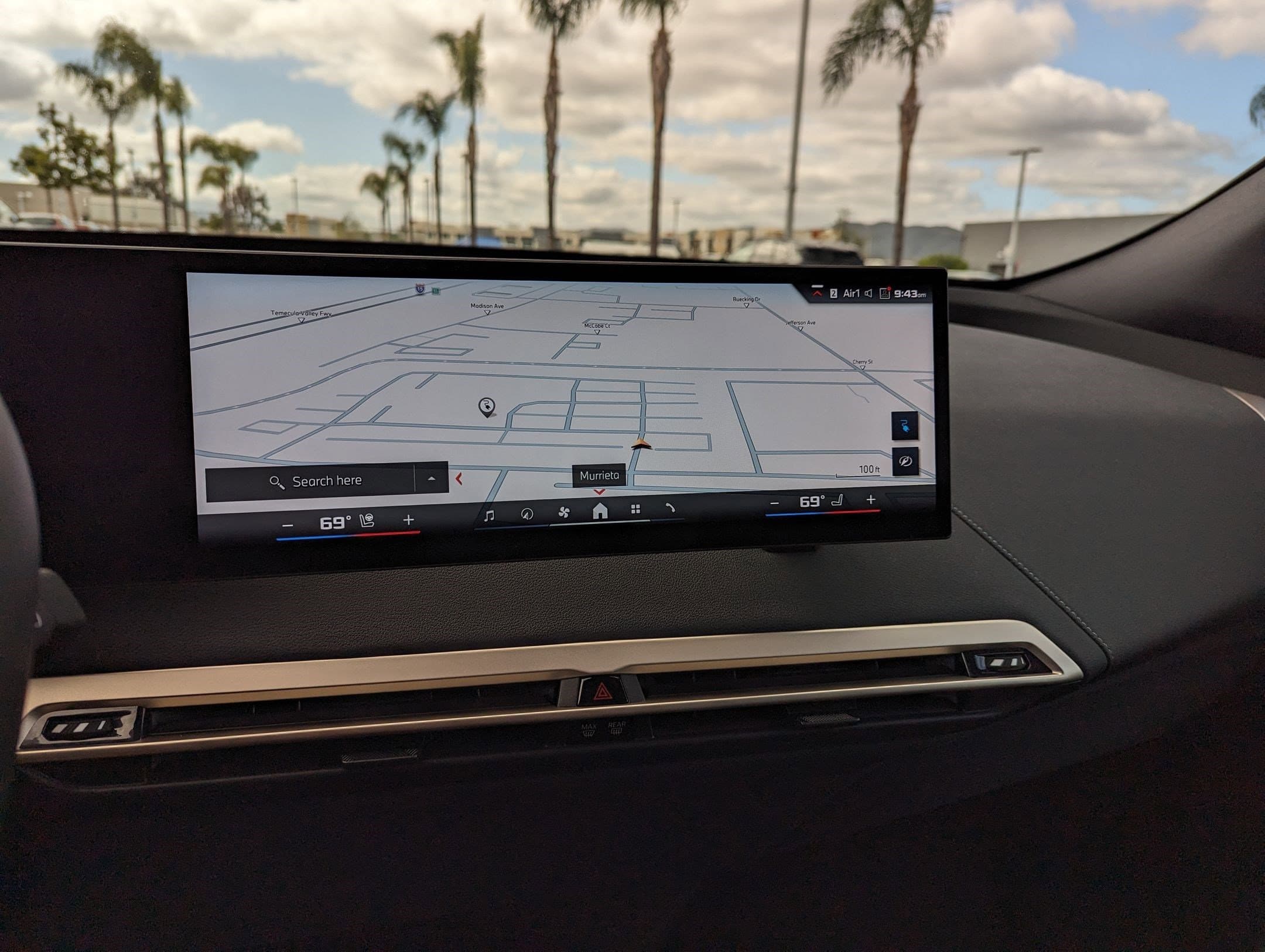 Vehicle photo 23