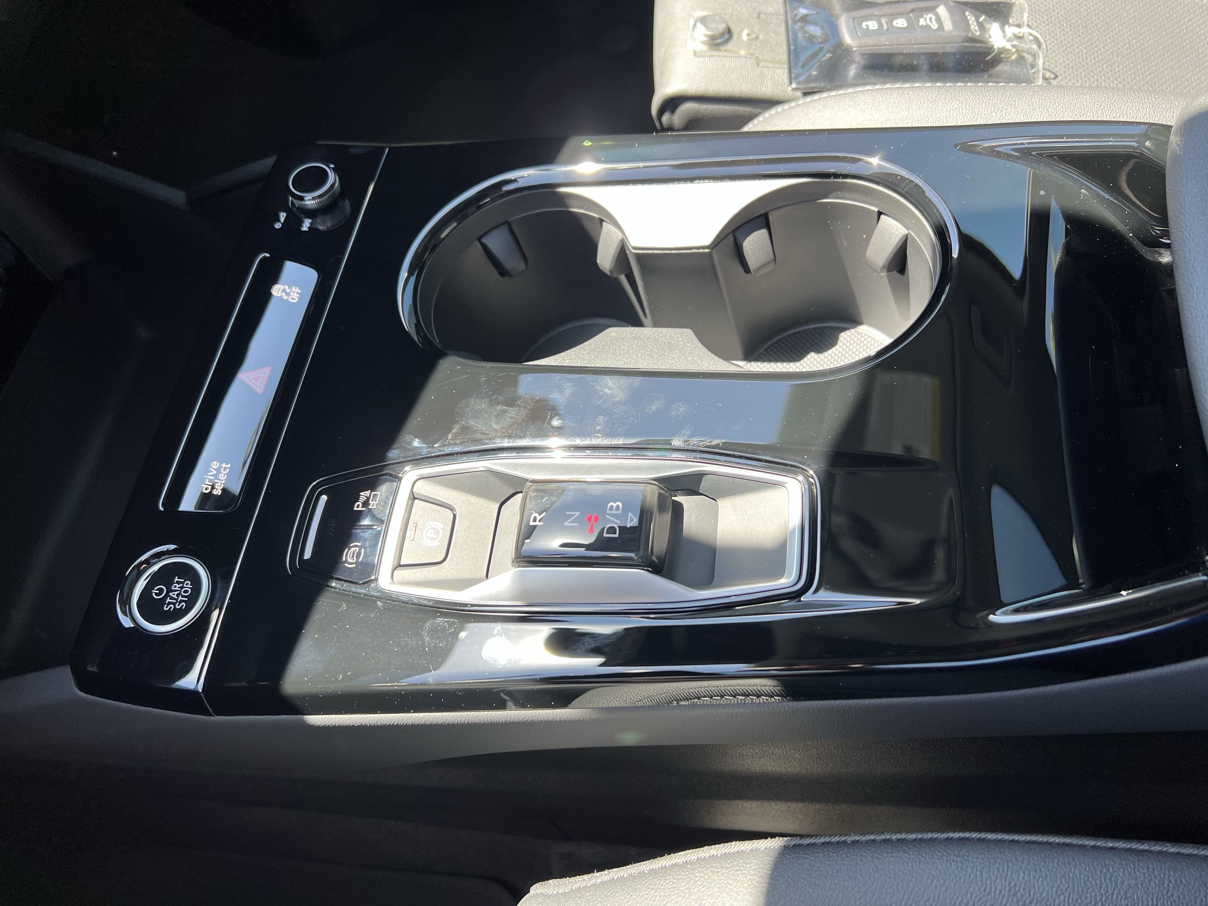 Vehicle photo 24