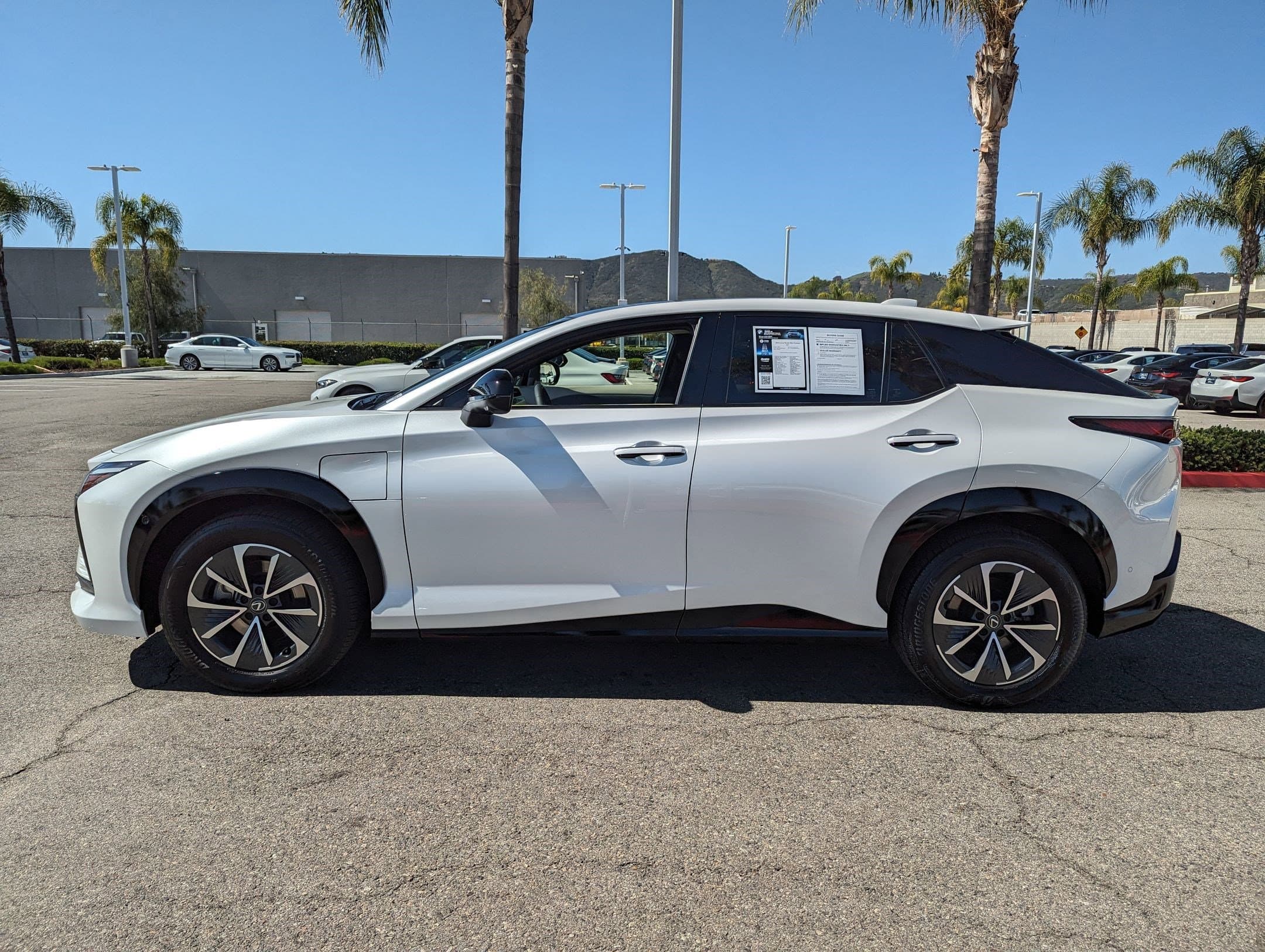 Vehicle photo 5