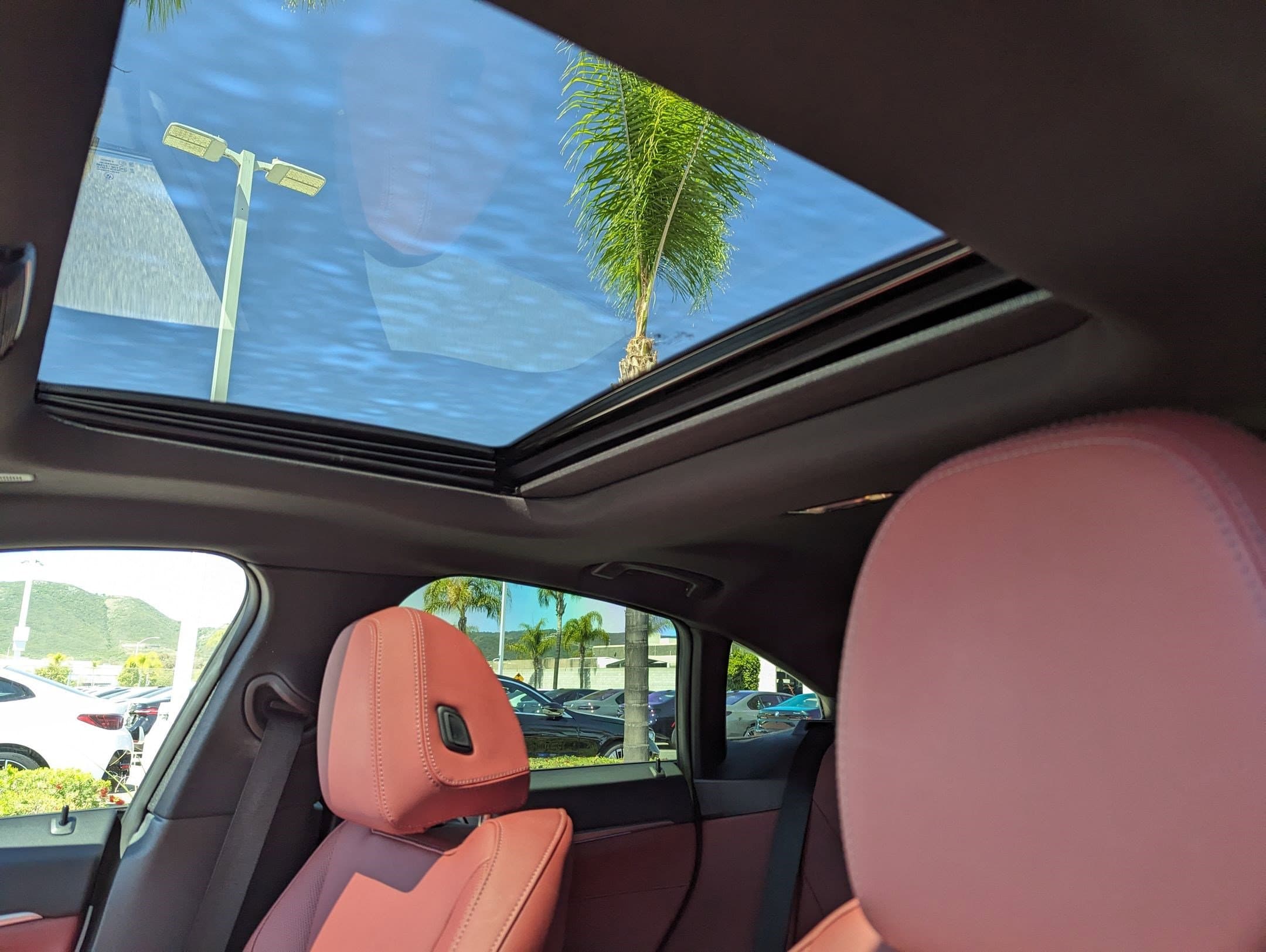Vehicle photo 27