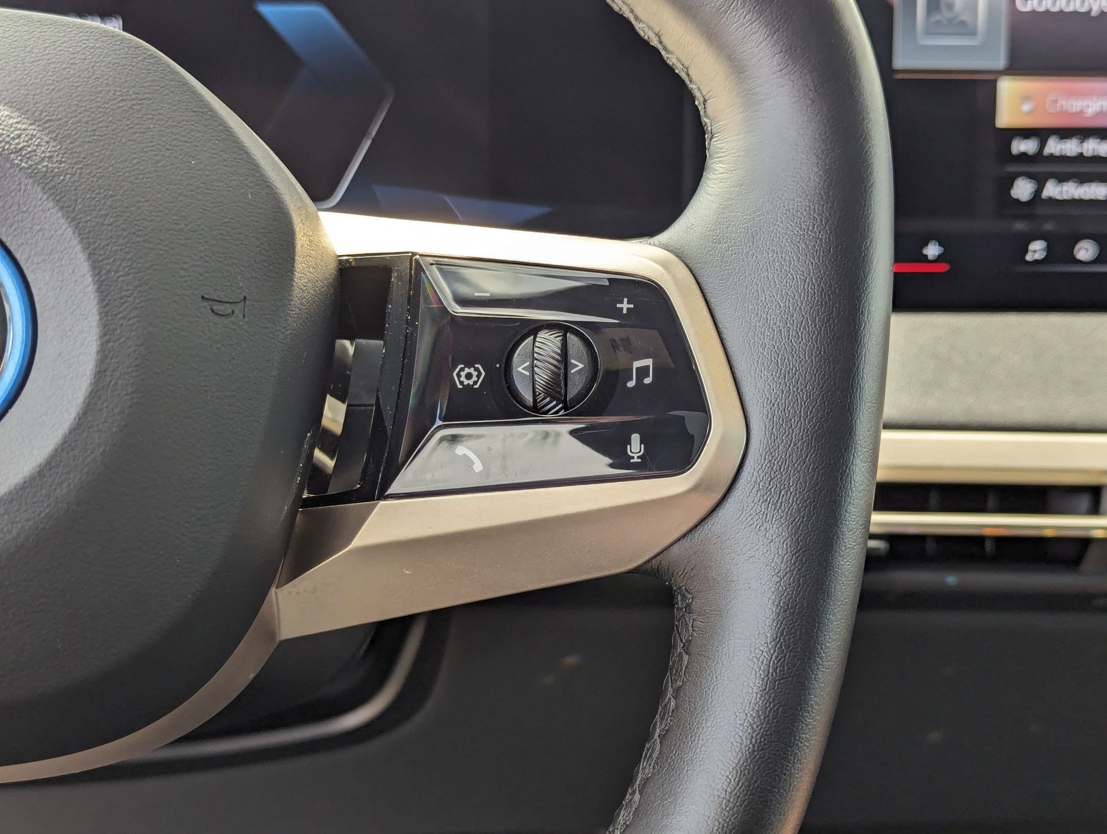 Vehicle photo 18