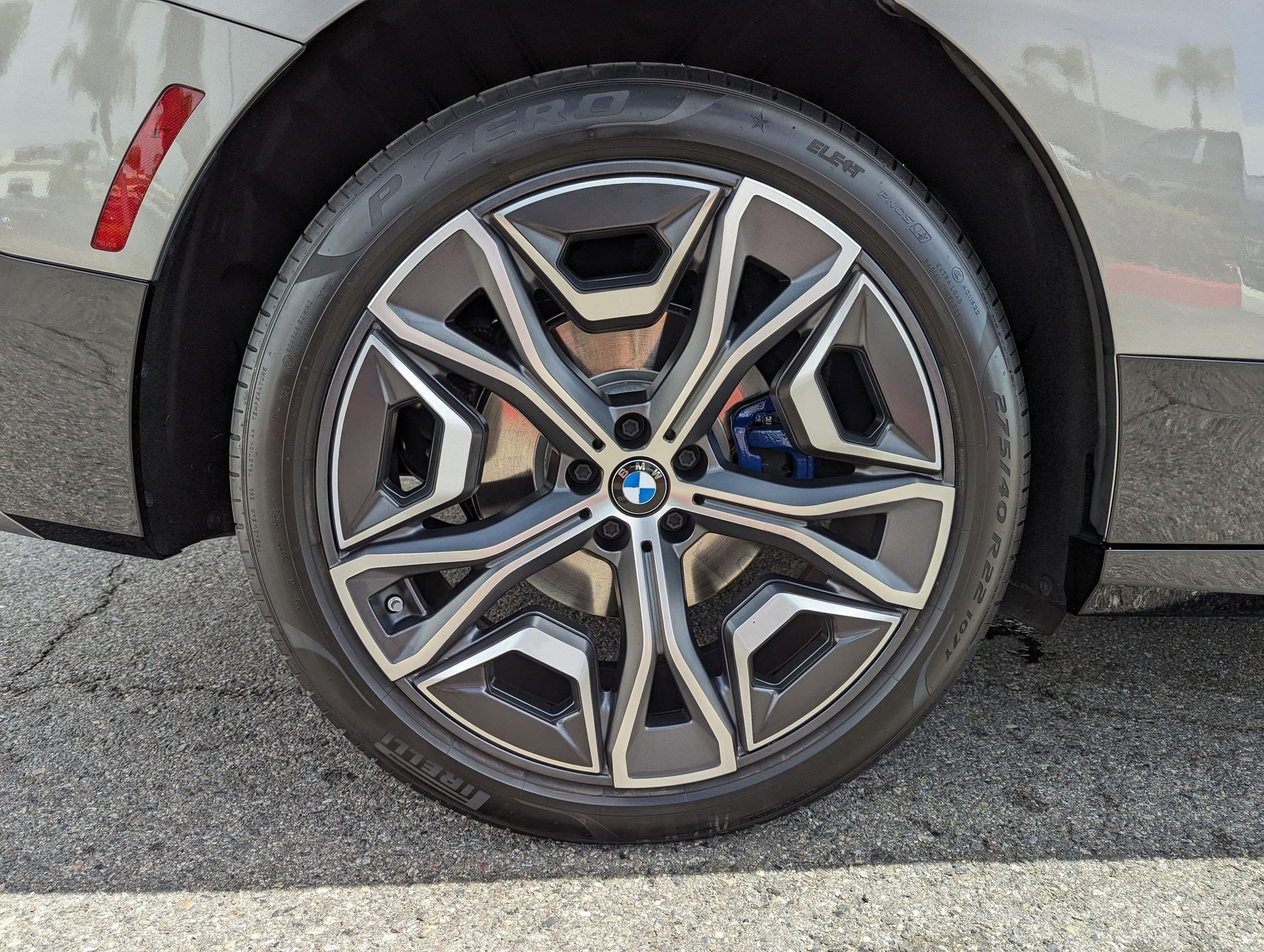 Vehicle photo 11