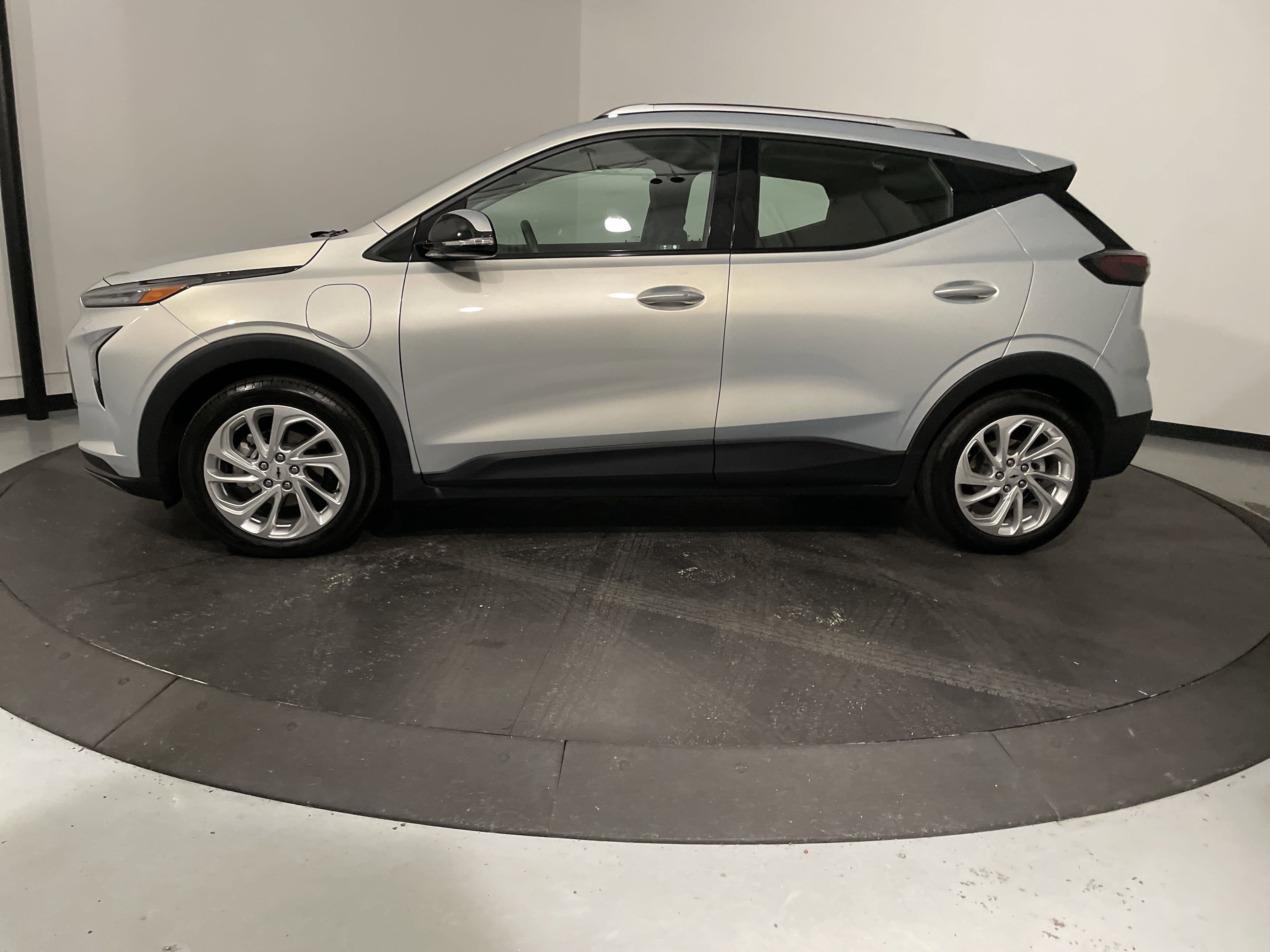 Vehicle photo 5