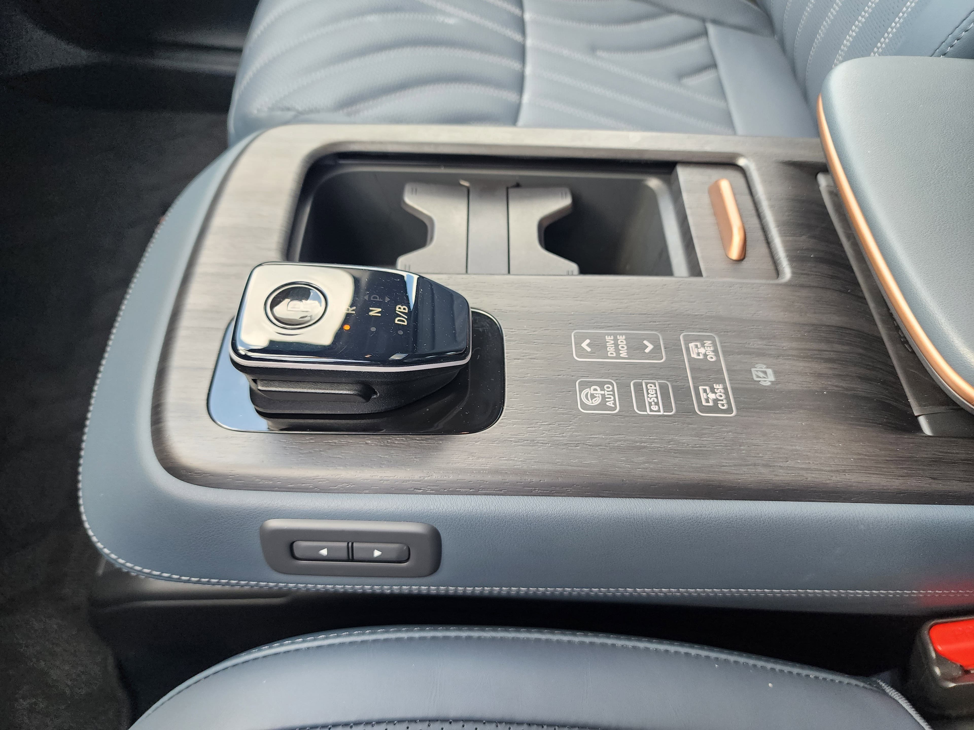 Vehicle photo 35