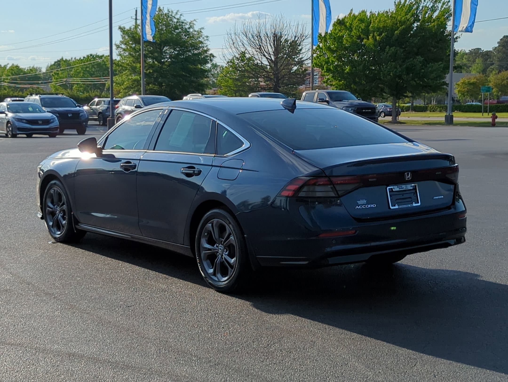 Vehicle photo 5